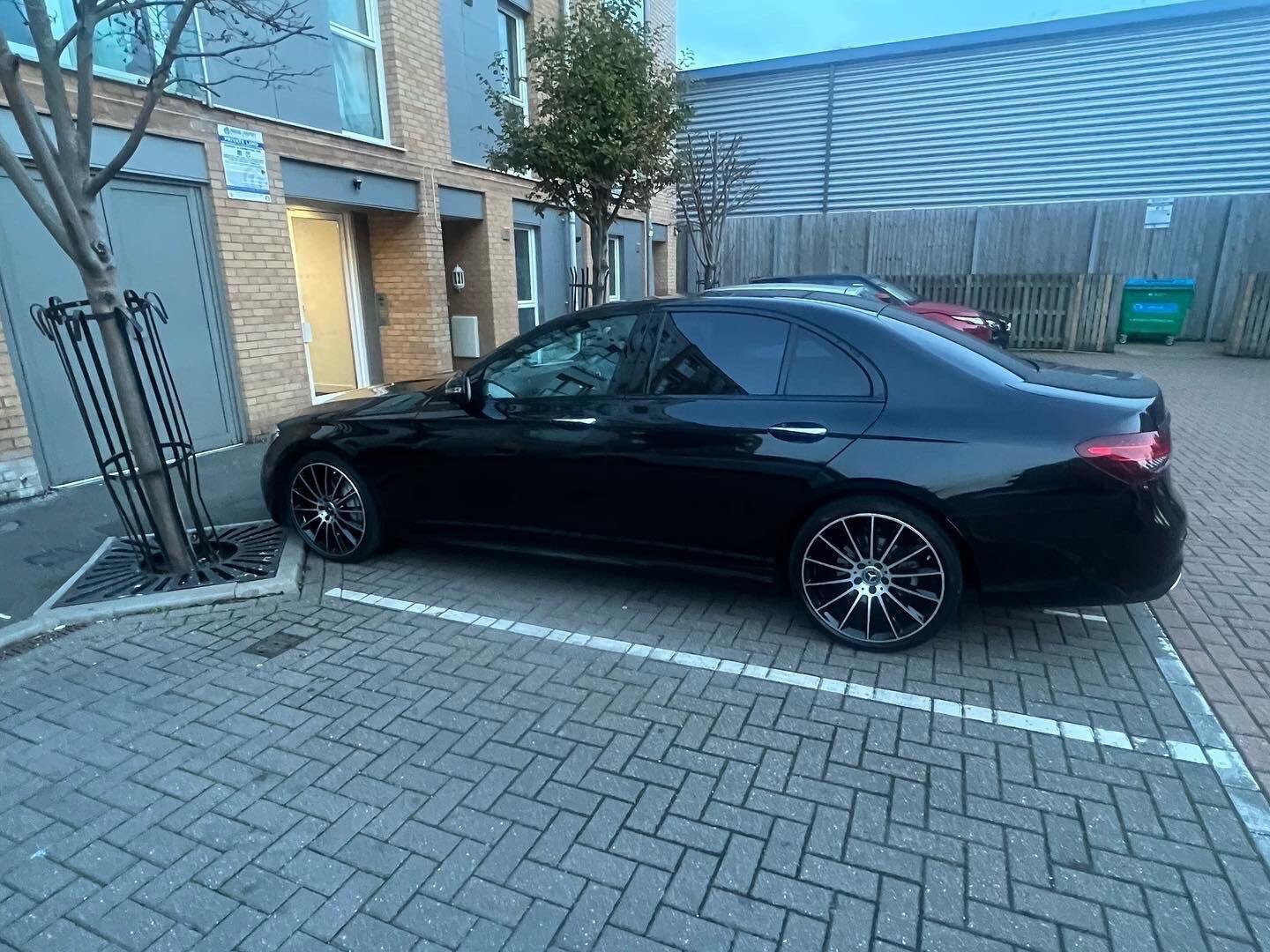 Mercedes-Benz E Class view 4