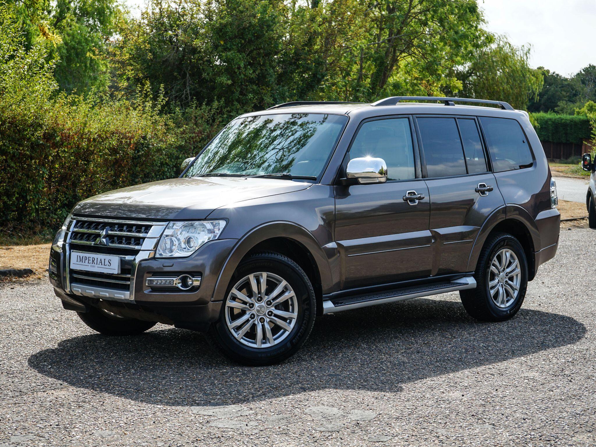 Mitsubishi Shogun main image