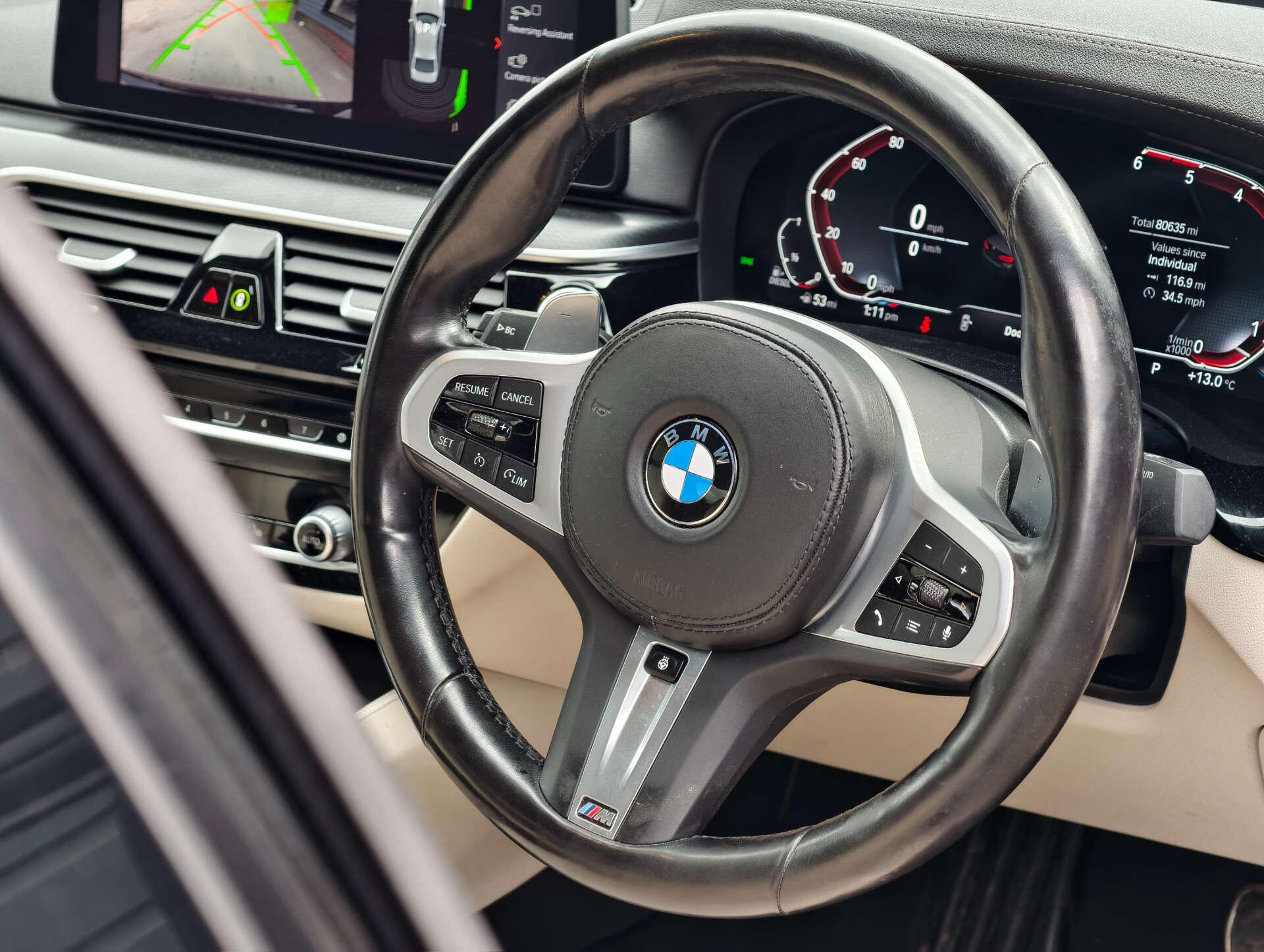 BMW 5 Series view 24