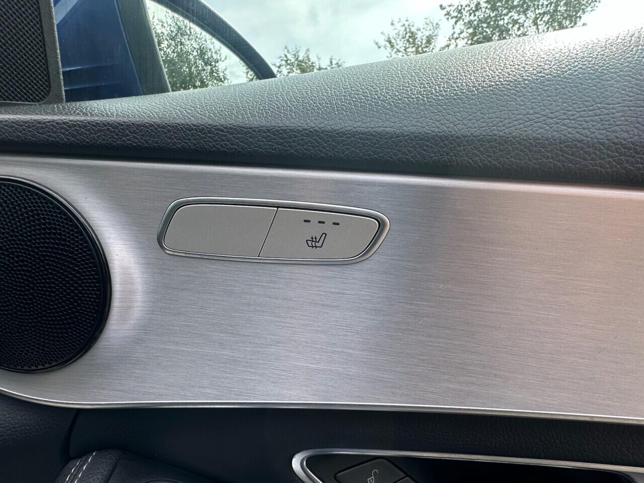 Mercedes-Benz C-Class view 31