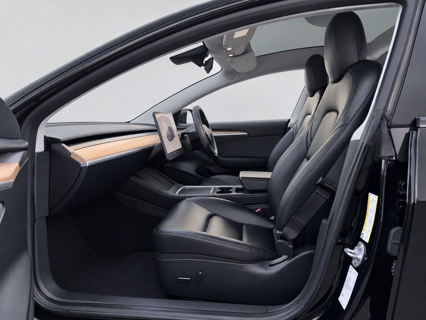Tesla Model 3 view 32