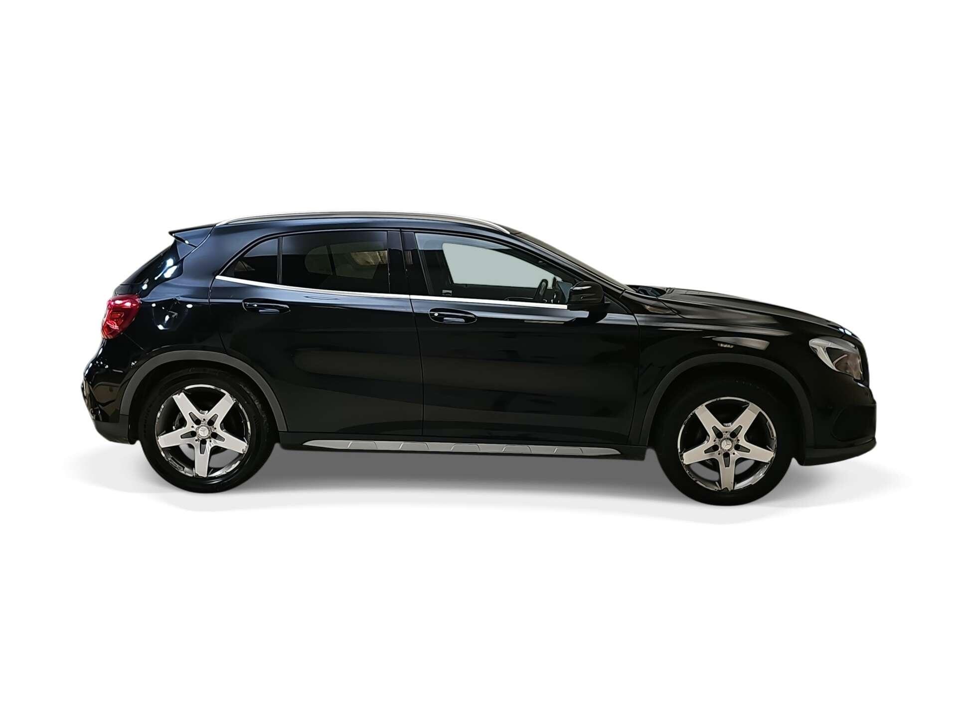 Mercedes-Benz Gla view 2