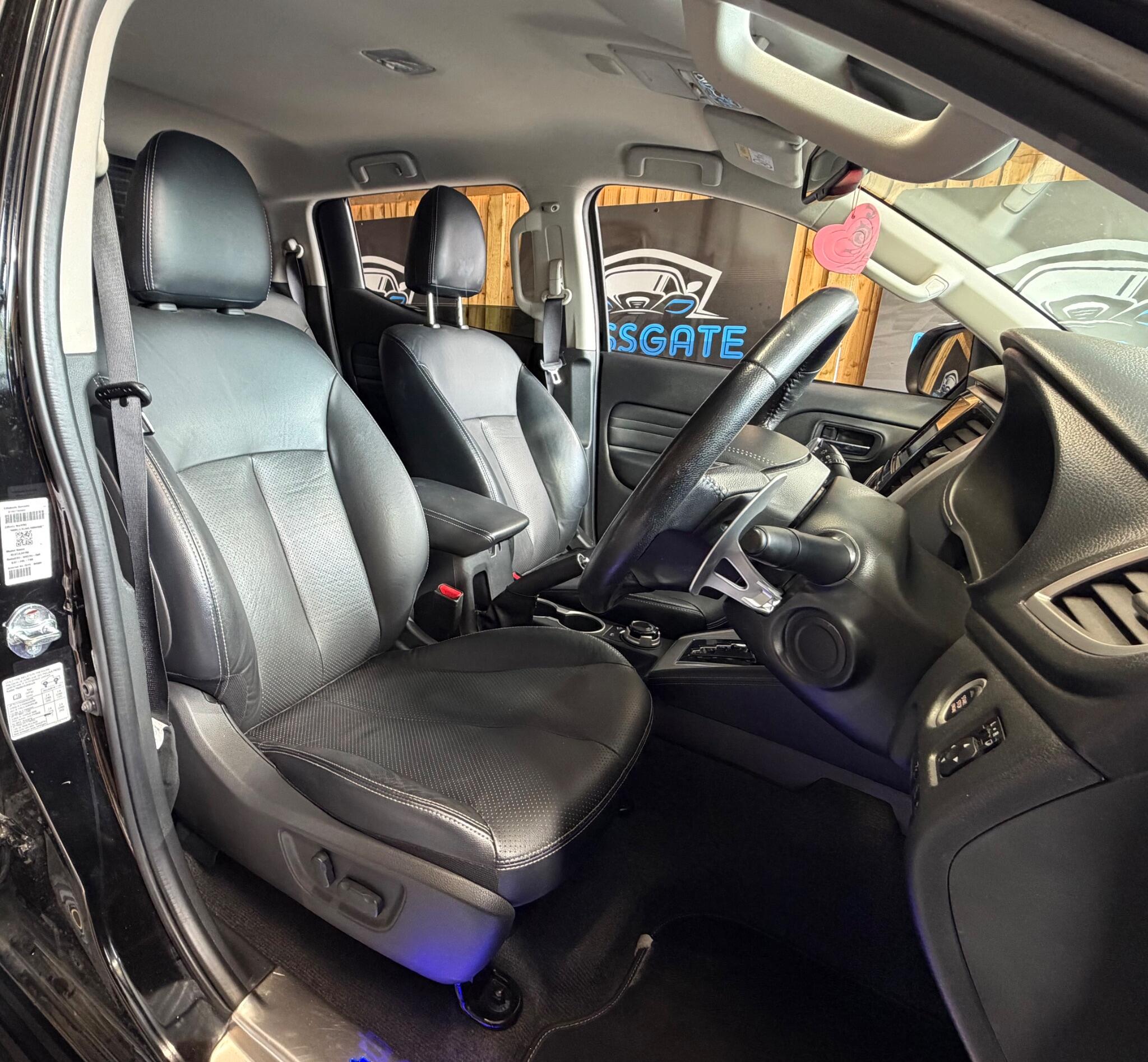 Mitsubishi L200 view 8