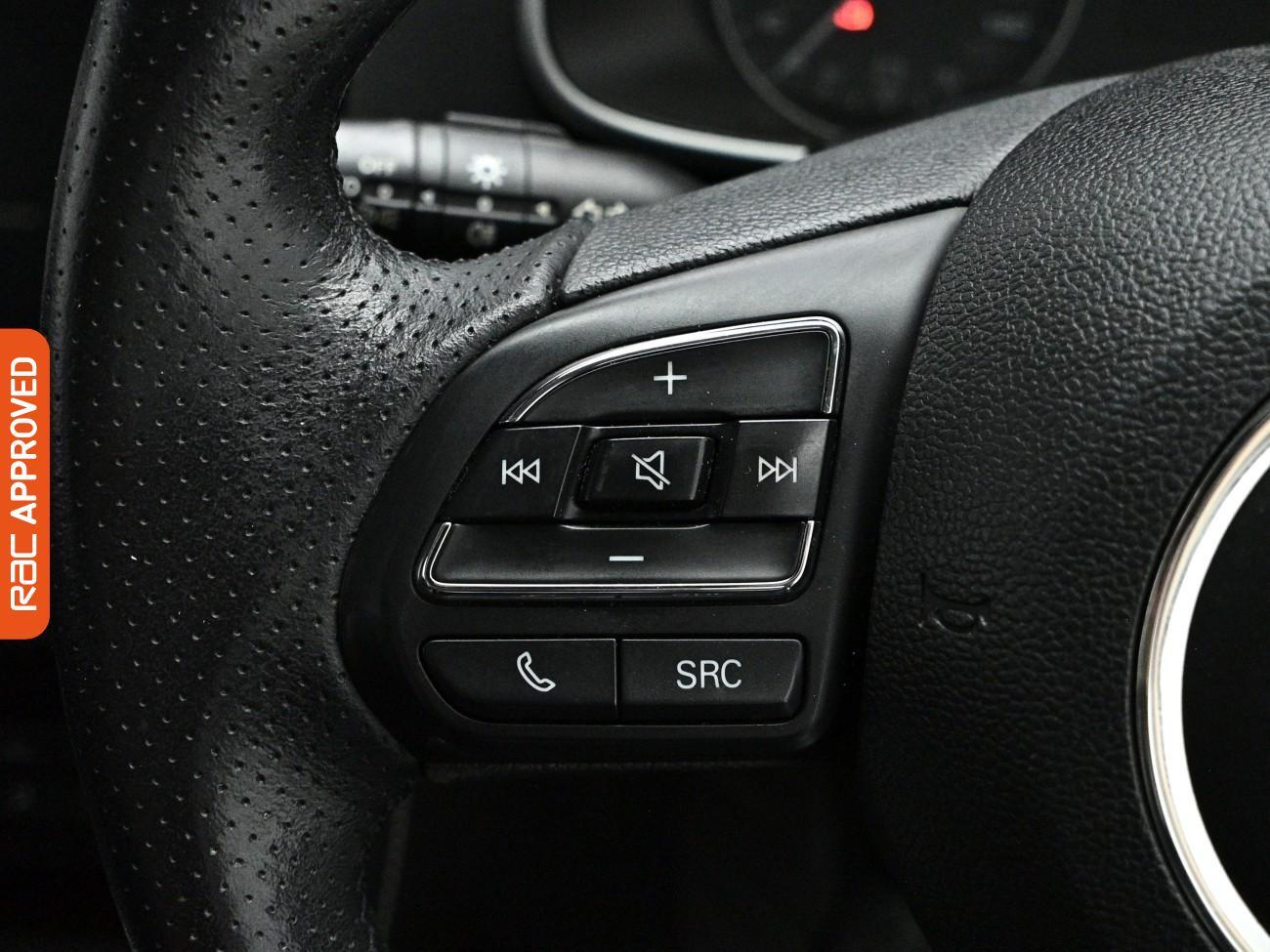 MG ZS view 25