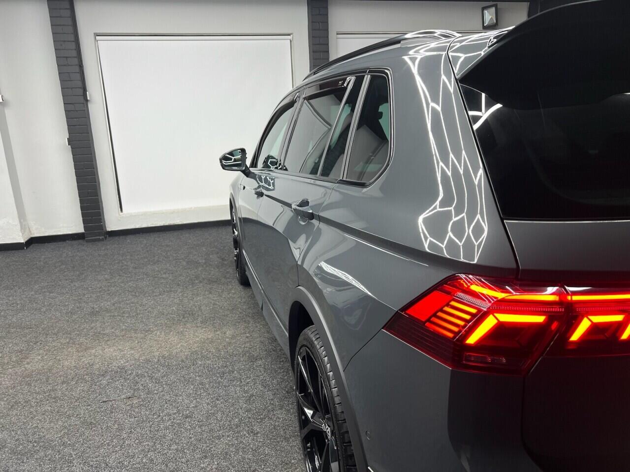 Volkswagen Tiguan view 6