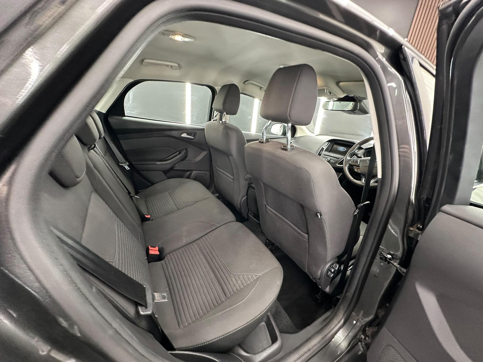 Ford Focus view 24