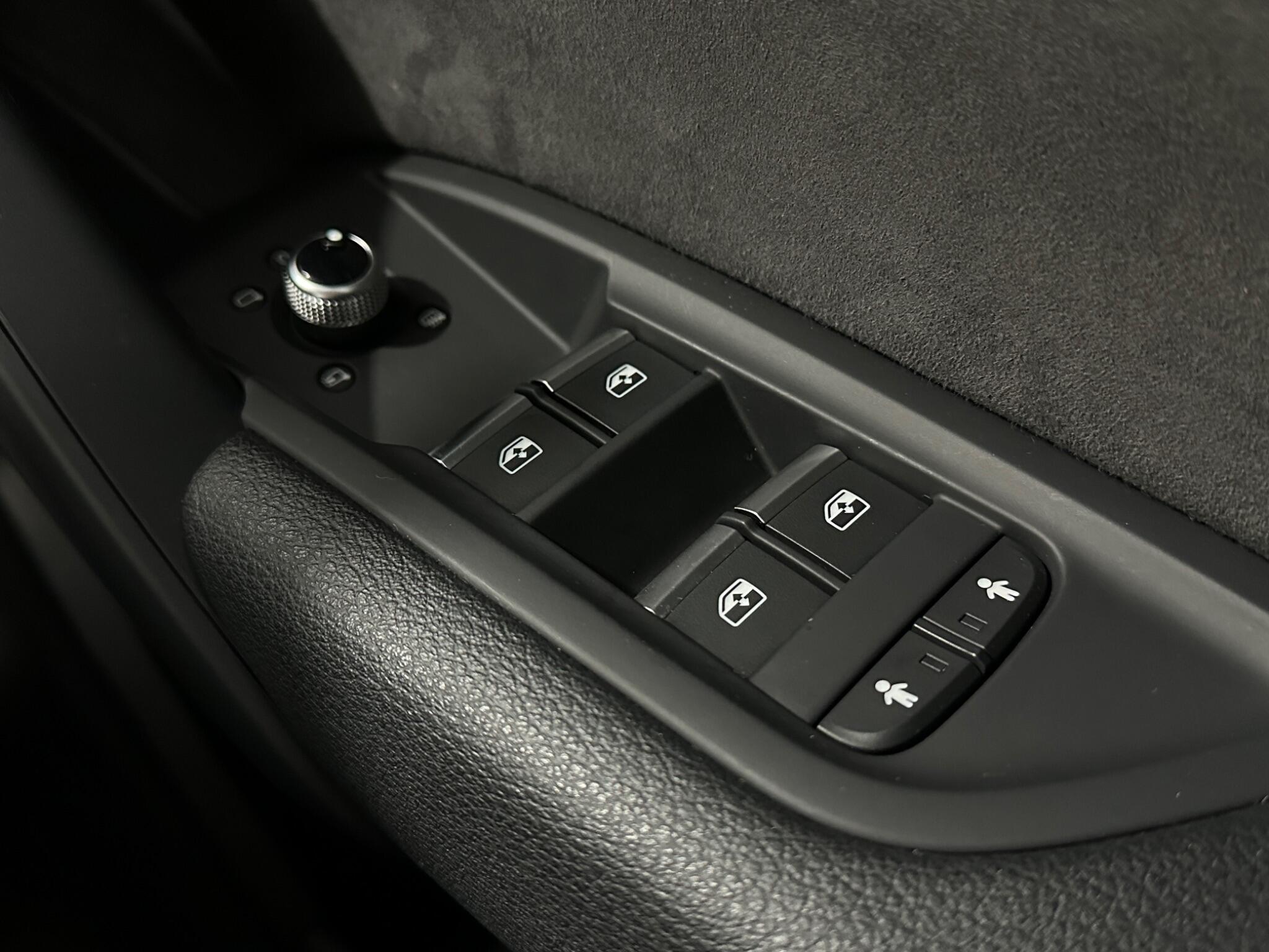 Audi Q5 view 18