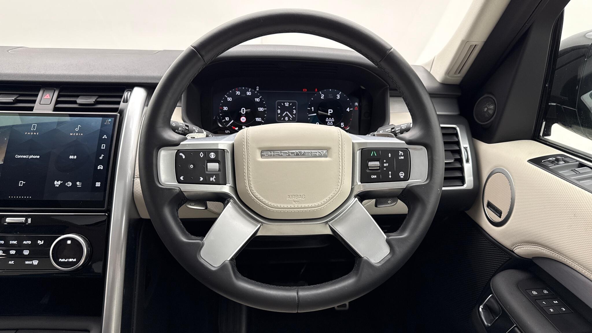 Land Rover Discovery view 15
