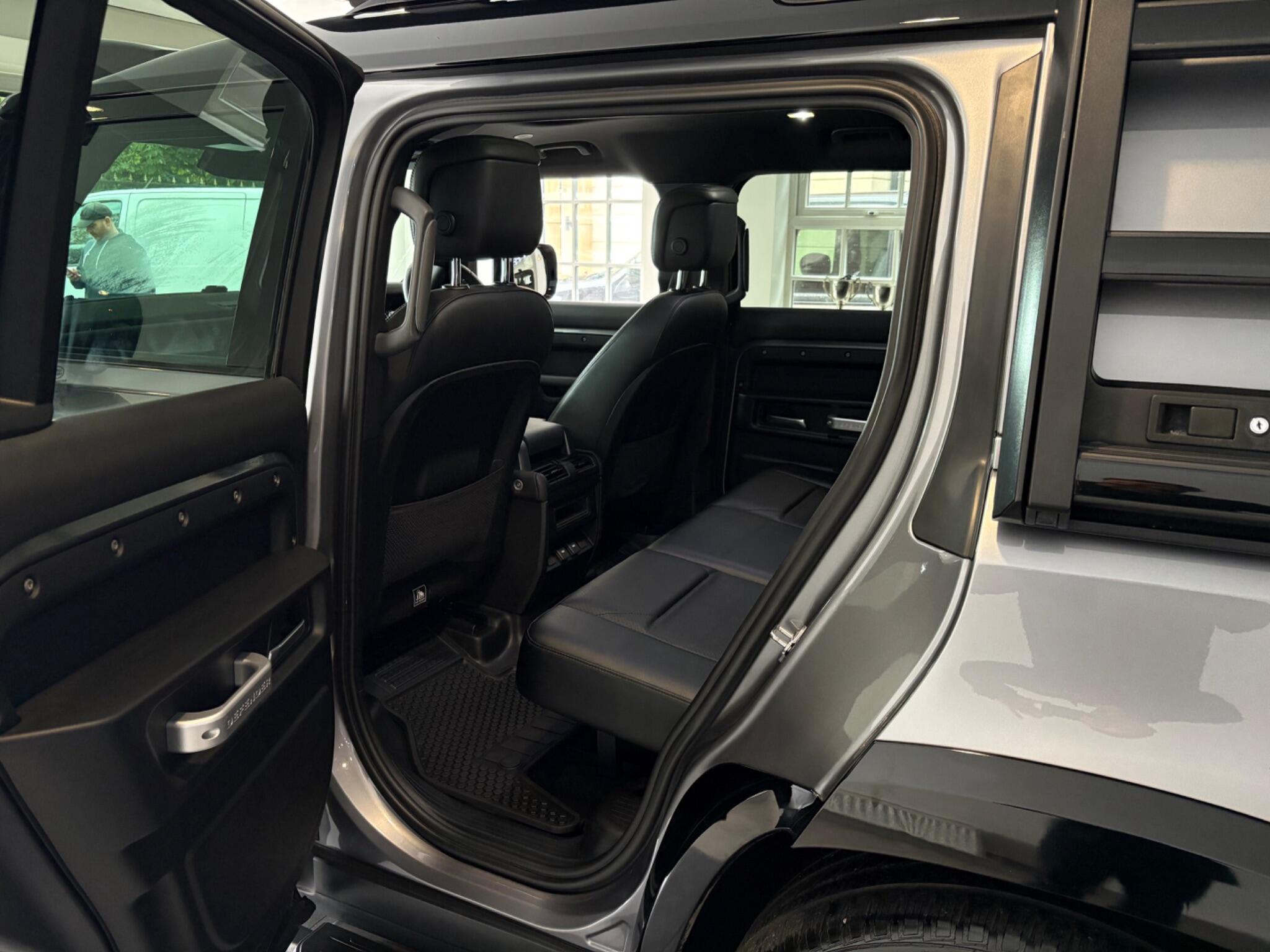 Land Rover Defender view 27