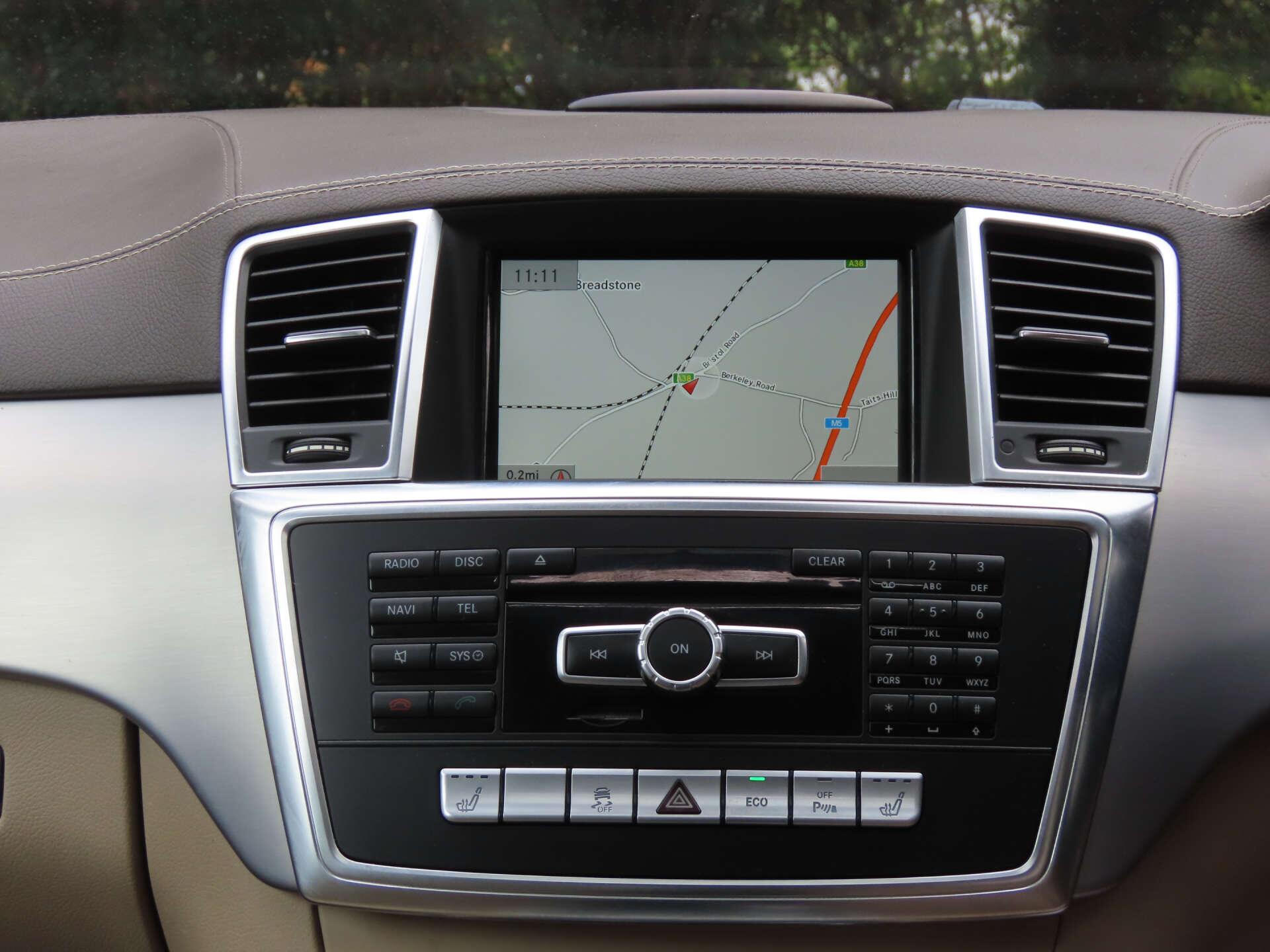 Mercedes-Benz GL view 12