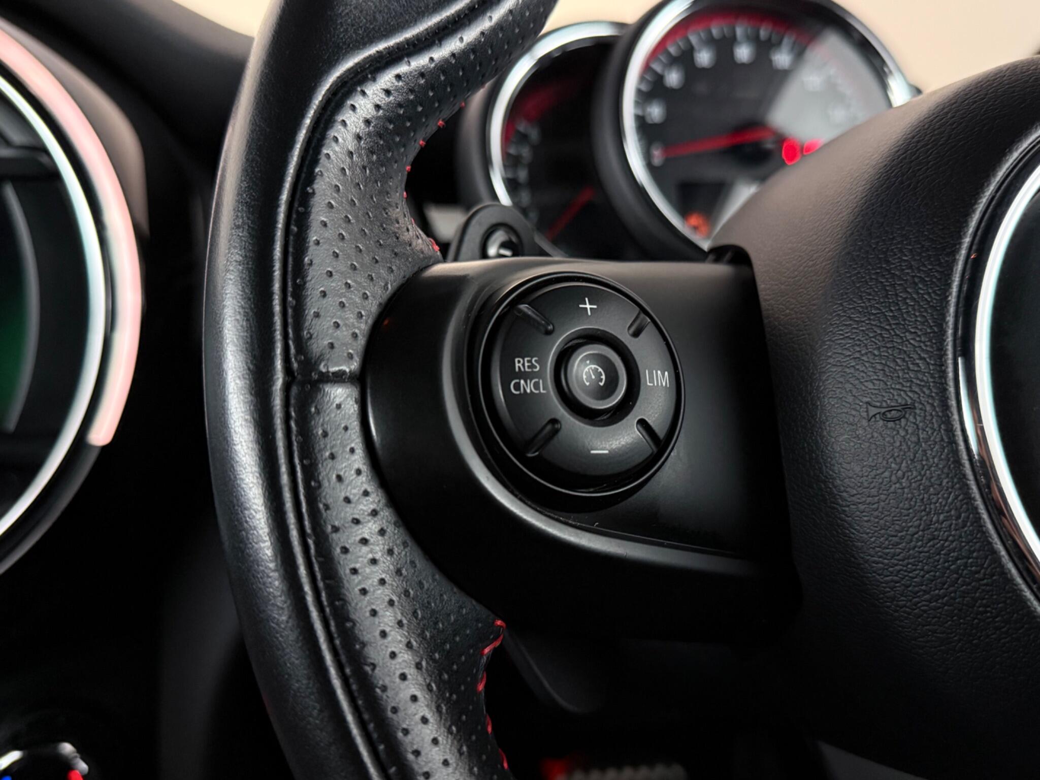 Mini Hatch view 13
