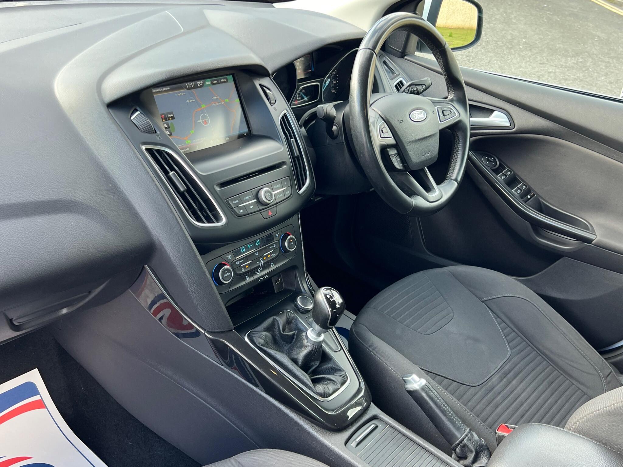 Ford Focus view 11