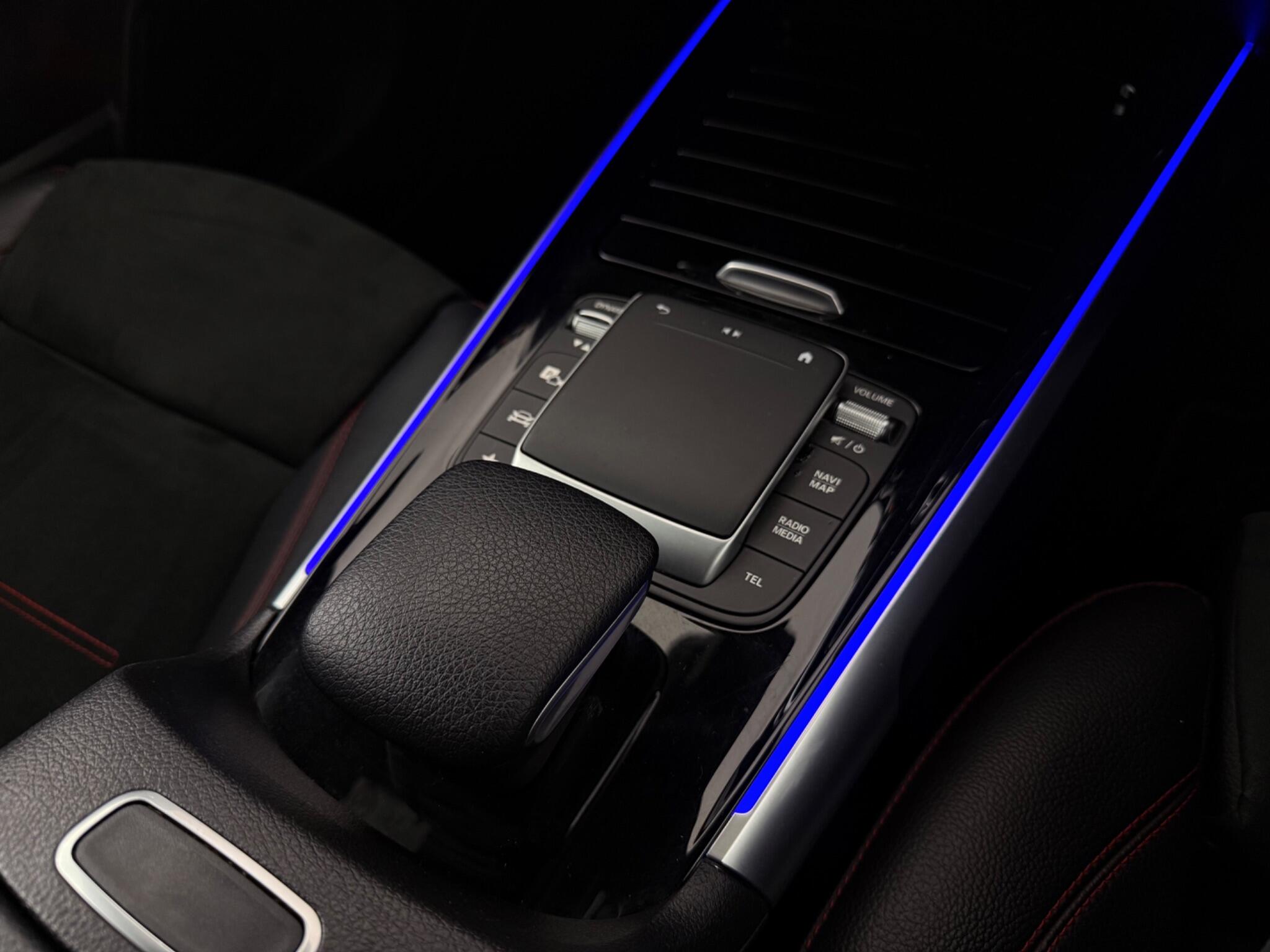 Mercedes-Benz GLB view 21