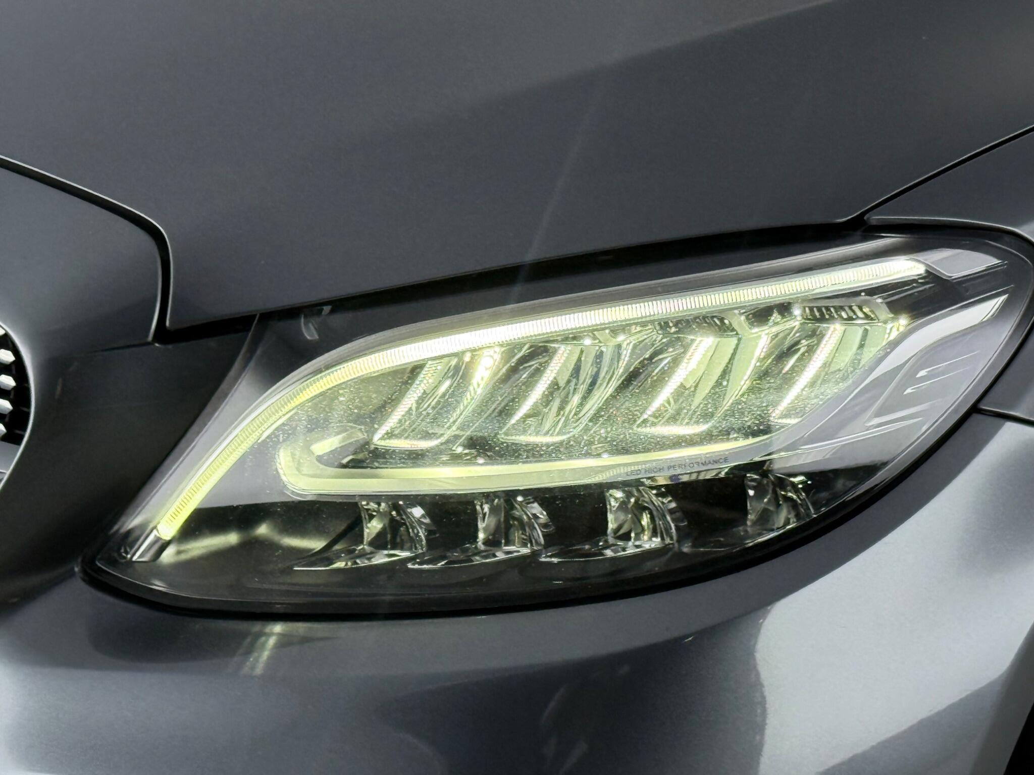 Mercedes-Benz C-Class view 12