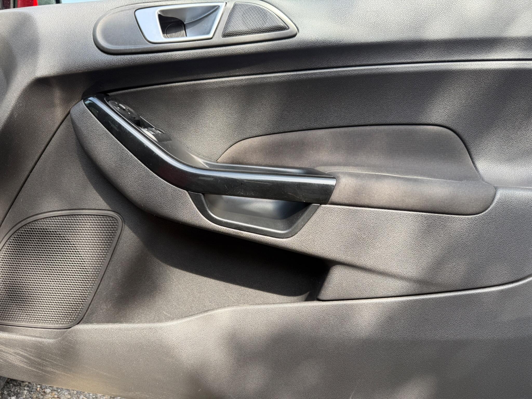 2016 Ford Fiesta image 26
