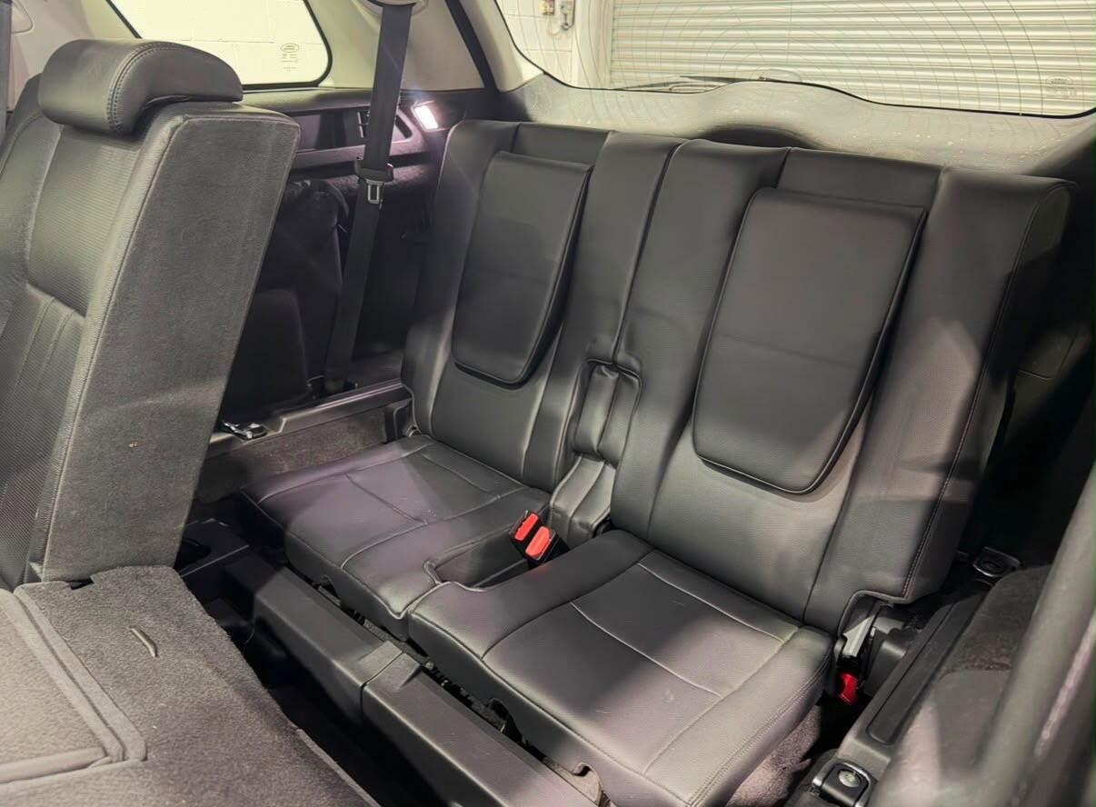 Land Rover Discovery Sport view 15
