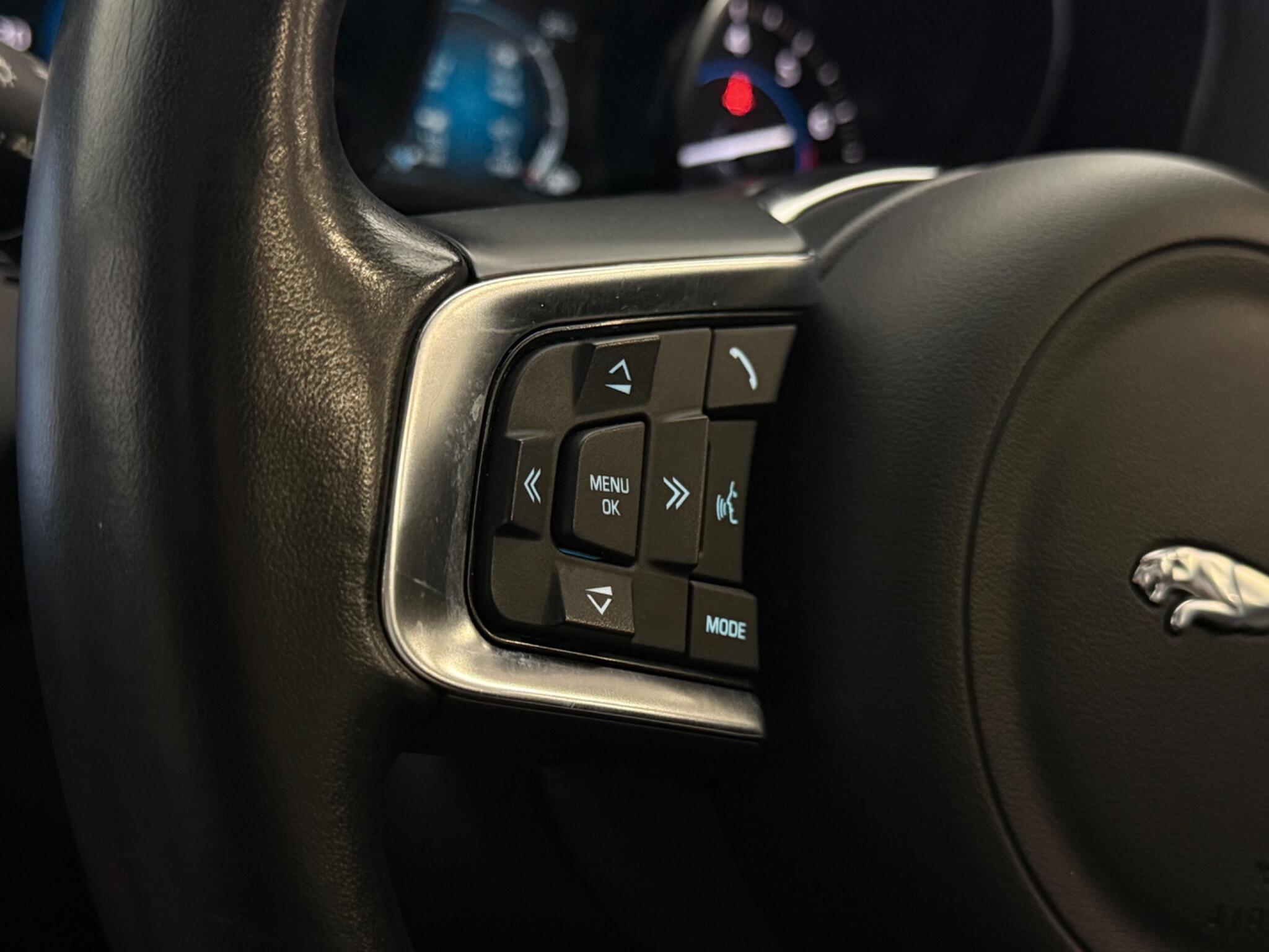 Jaguar XF view 13