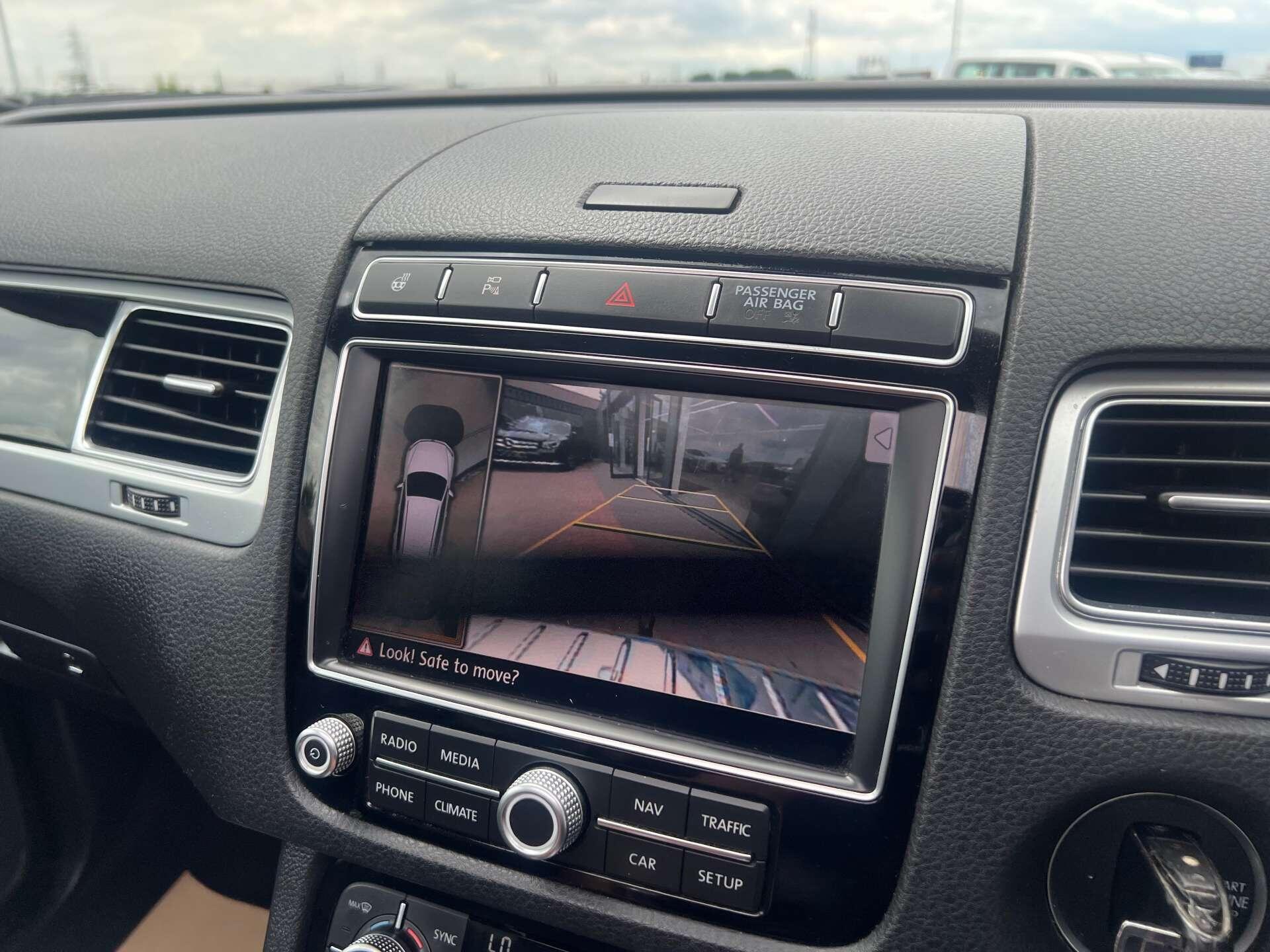 Volkswagen Touareg view 25