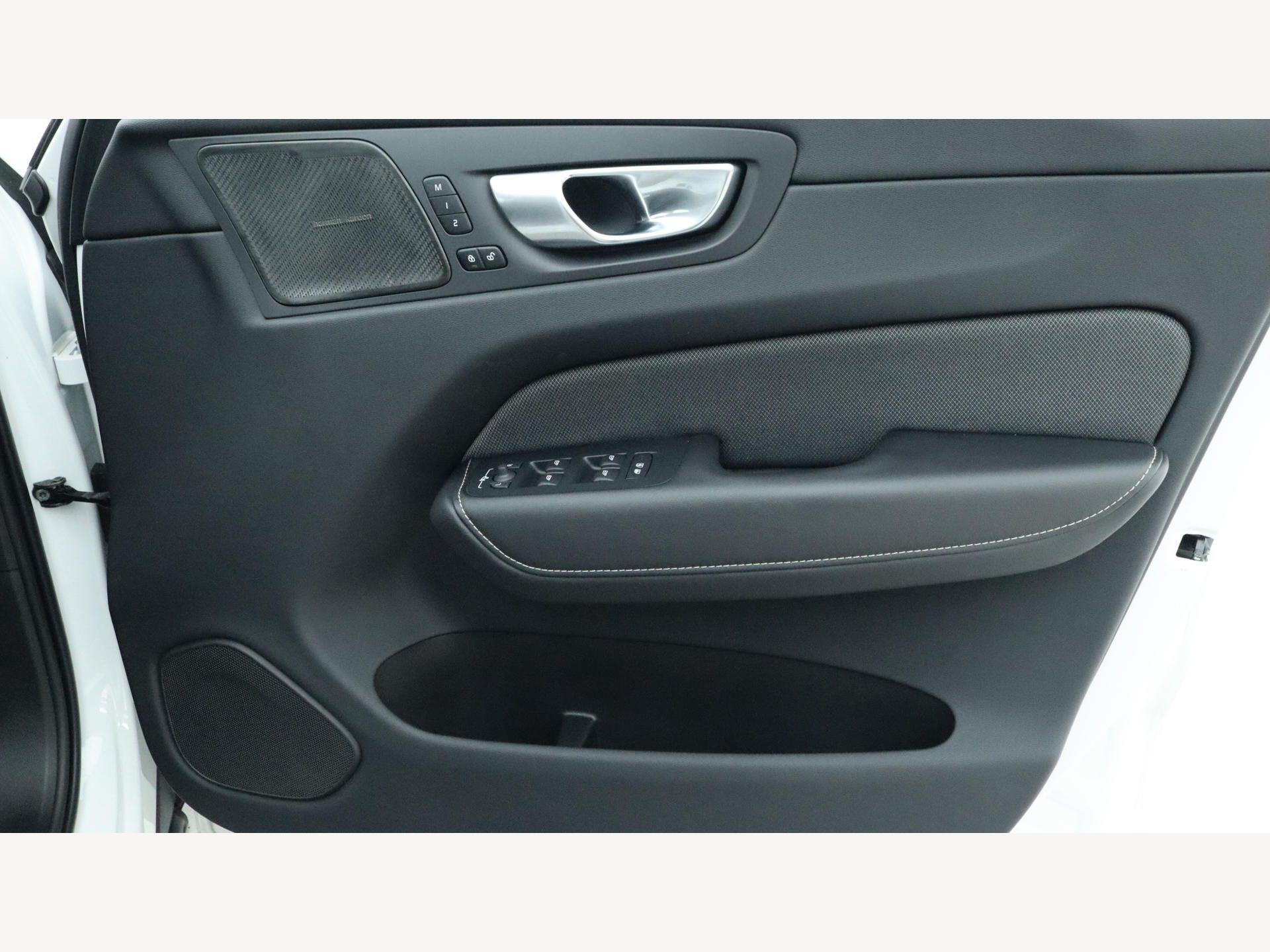 Volvo XC60 view 28