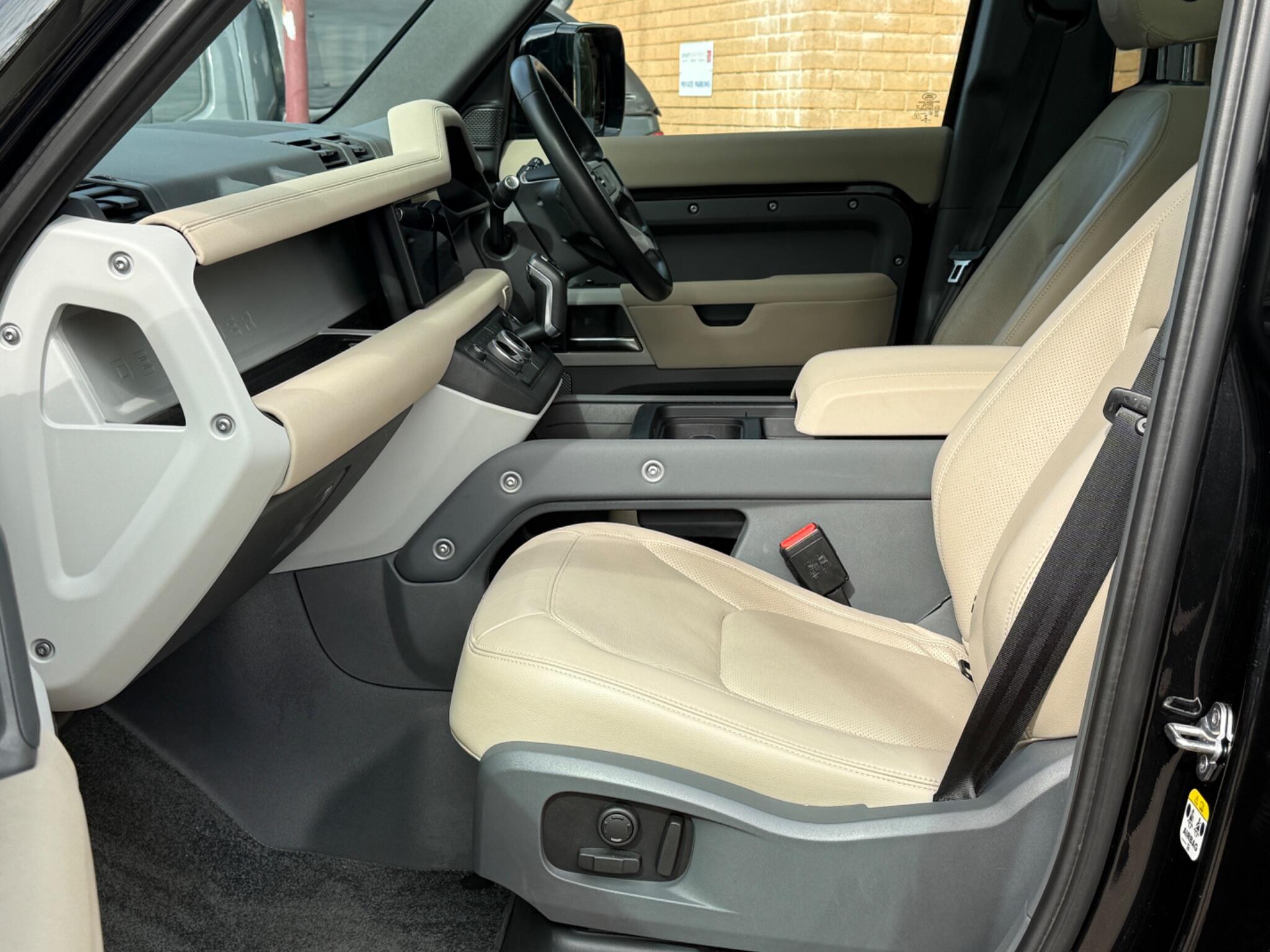 Land Rover Defender view 40