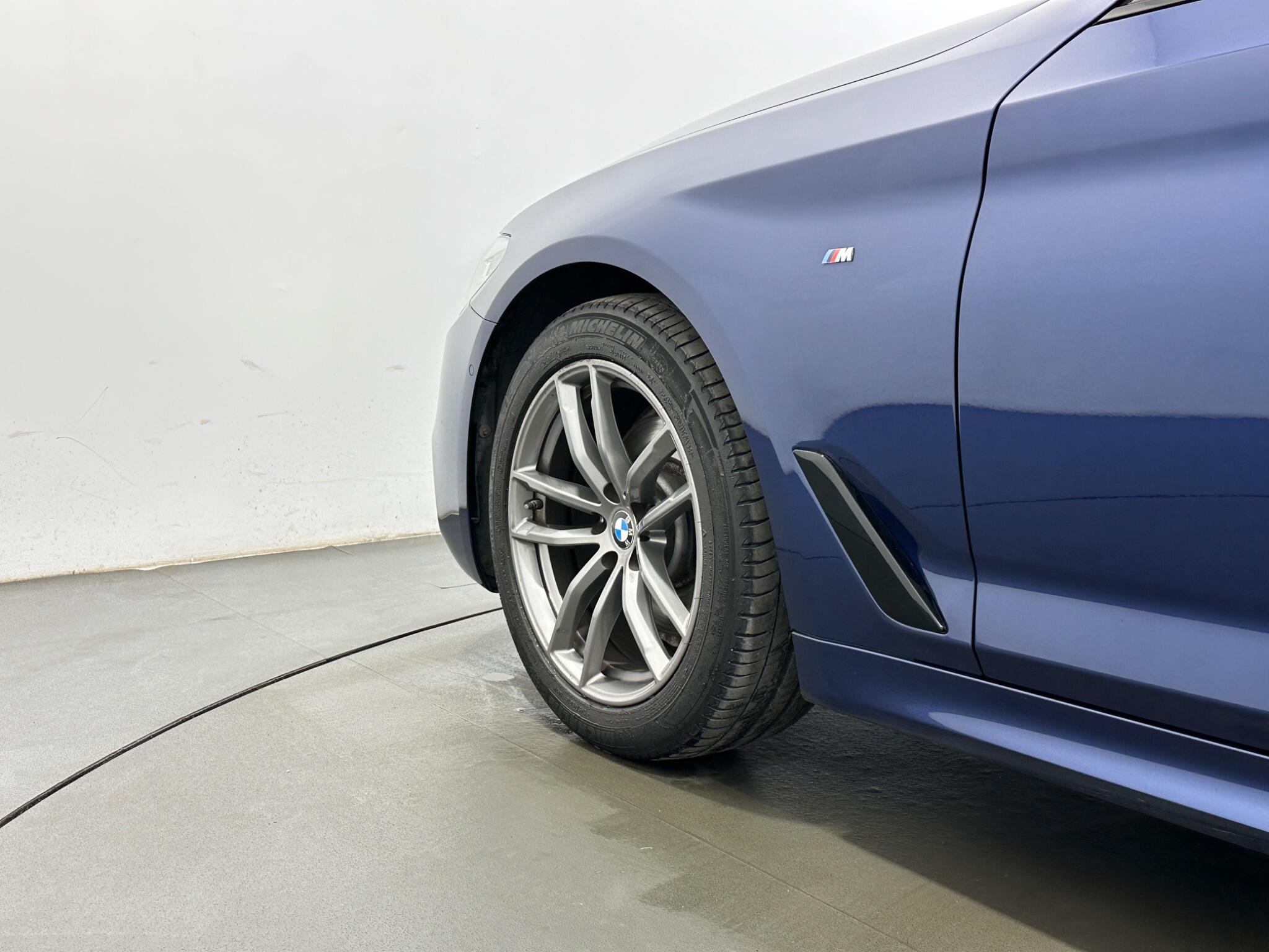 BMW 5 Series view 49