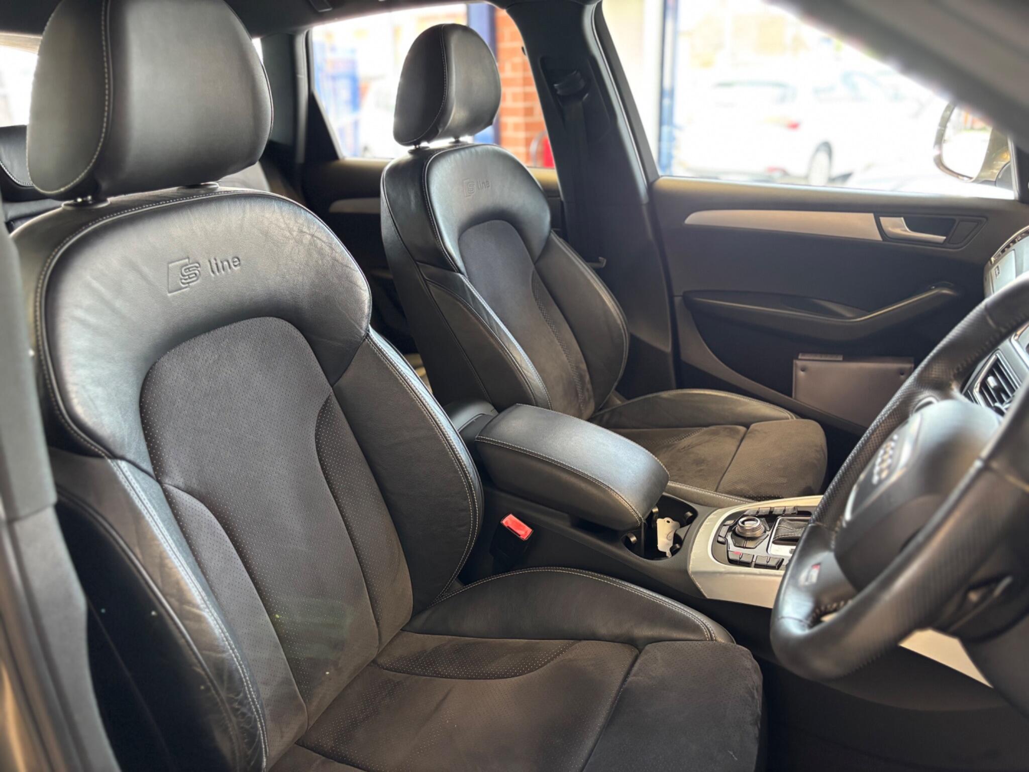 Audi Q5 view 11