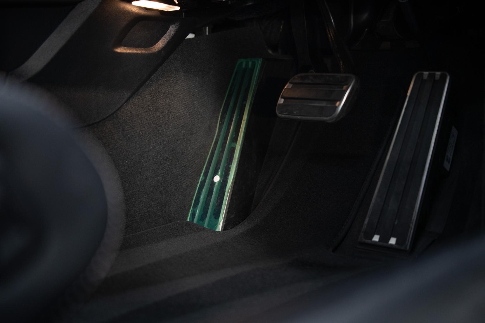 Porsche 911 view 17