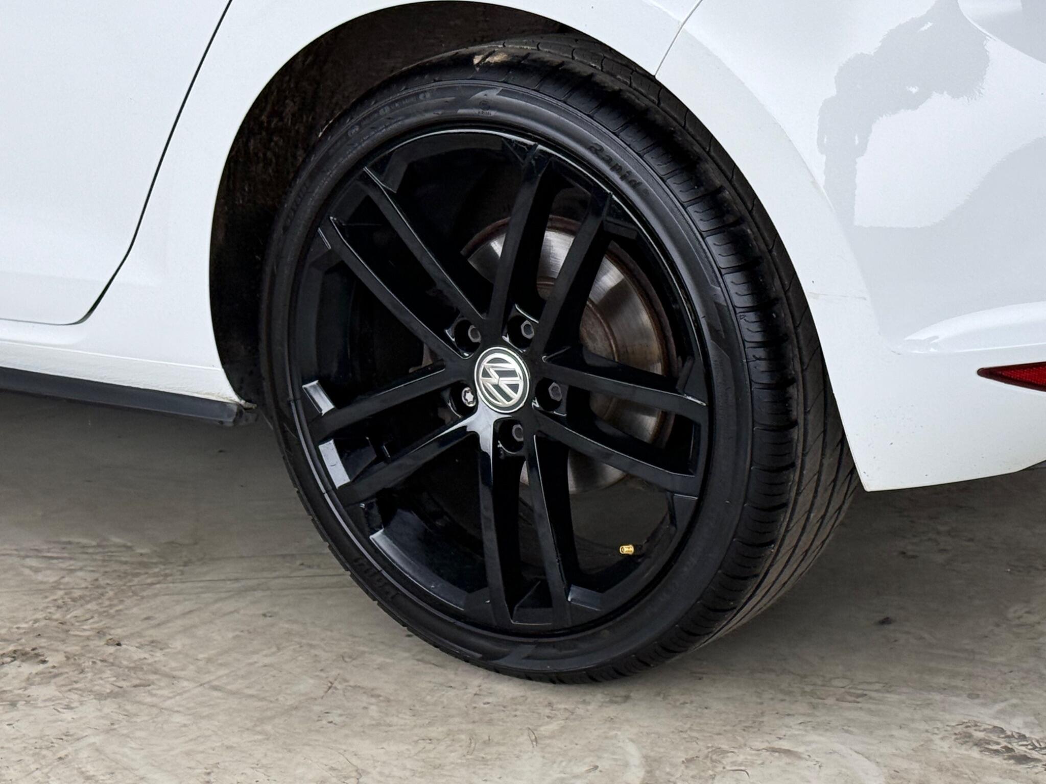 Volkswagen Golf view 9