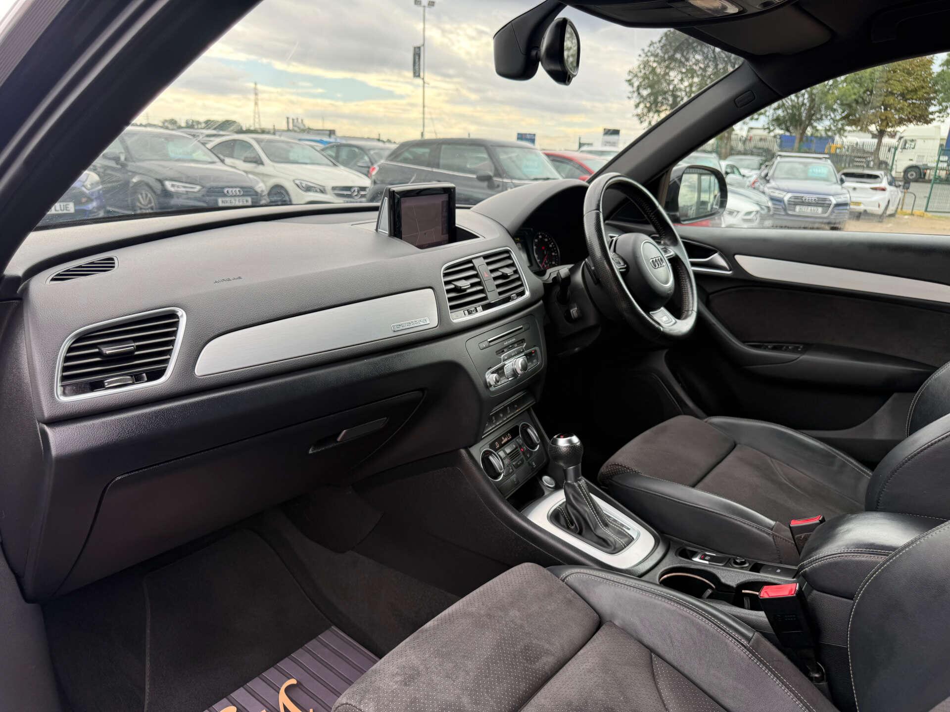 Audi Q3 view 71