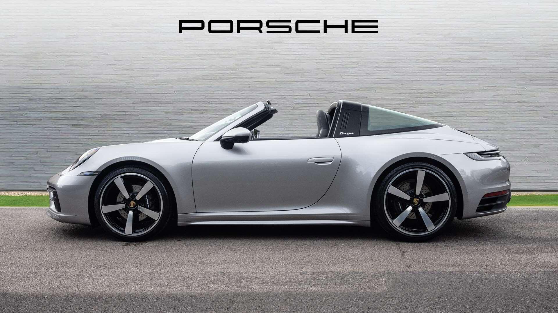 Porsche 911 view 7