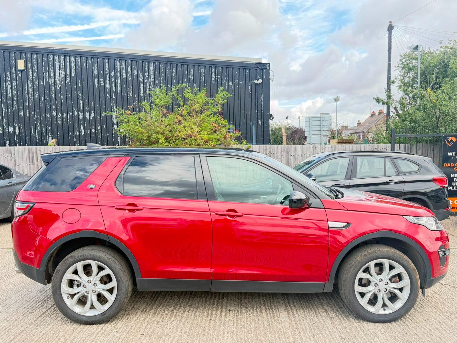 Land Rover Discovery Sport view 7