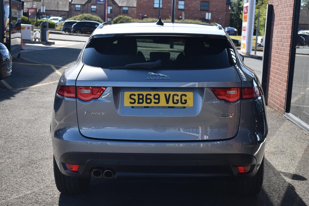 Jaguar F-Pace view 8