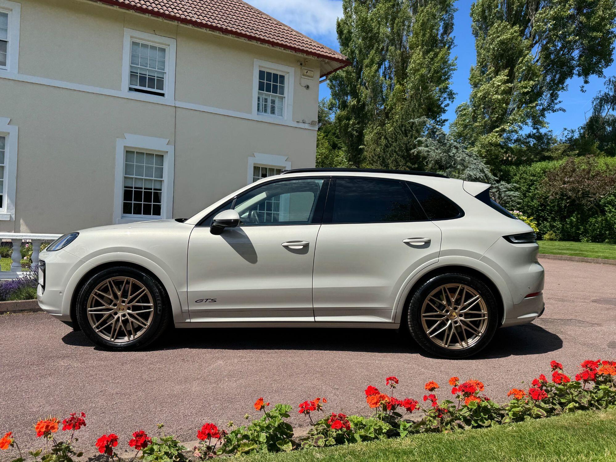 Porsche Cayenne view 10