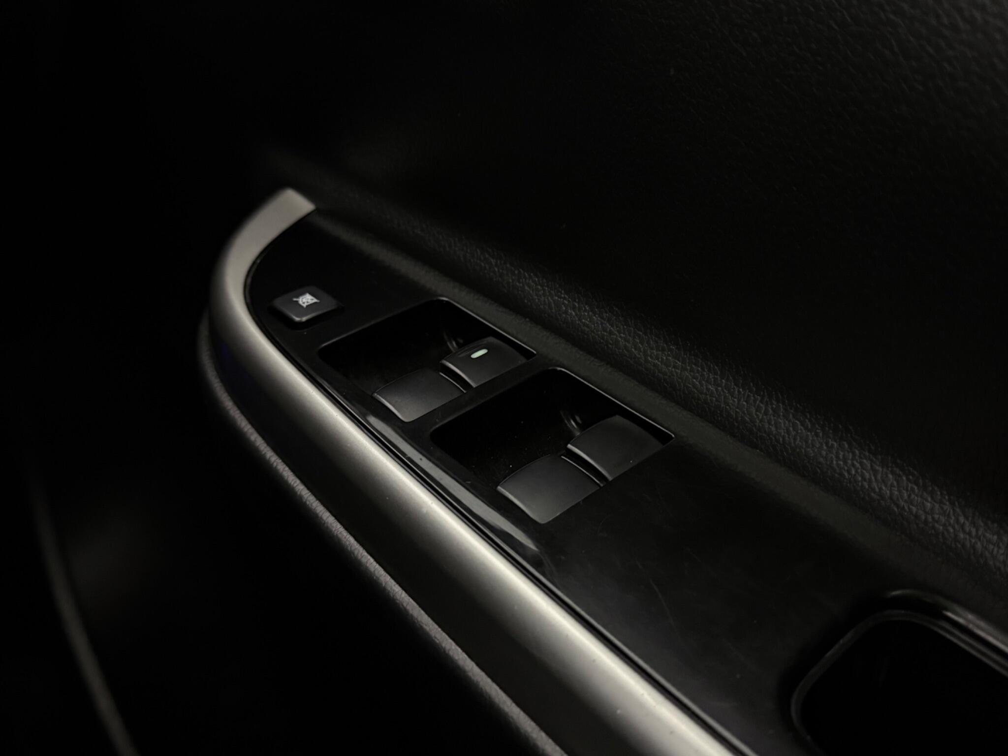 Mitsubishi L200 view 17