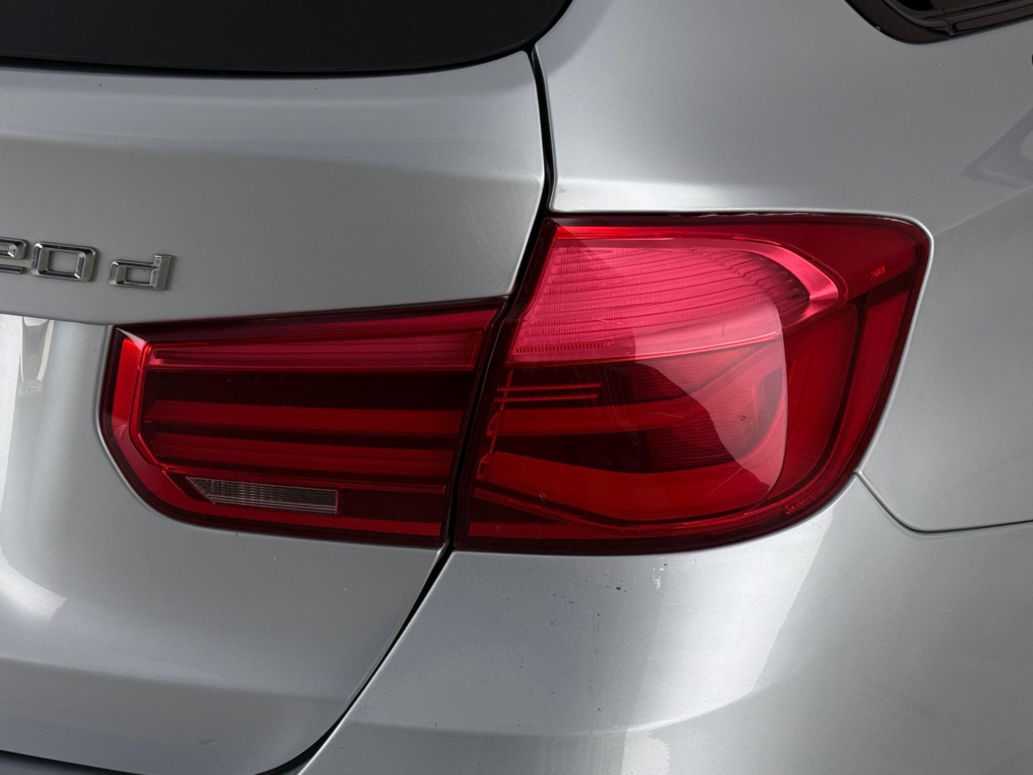 BMW 3 Series view 11