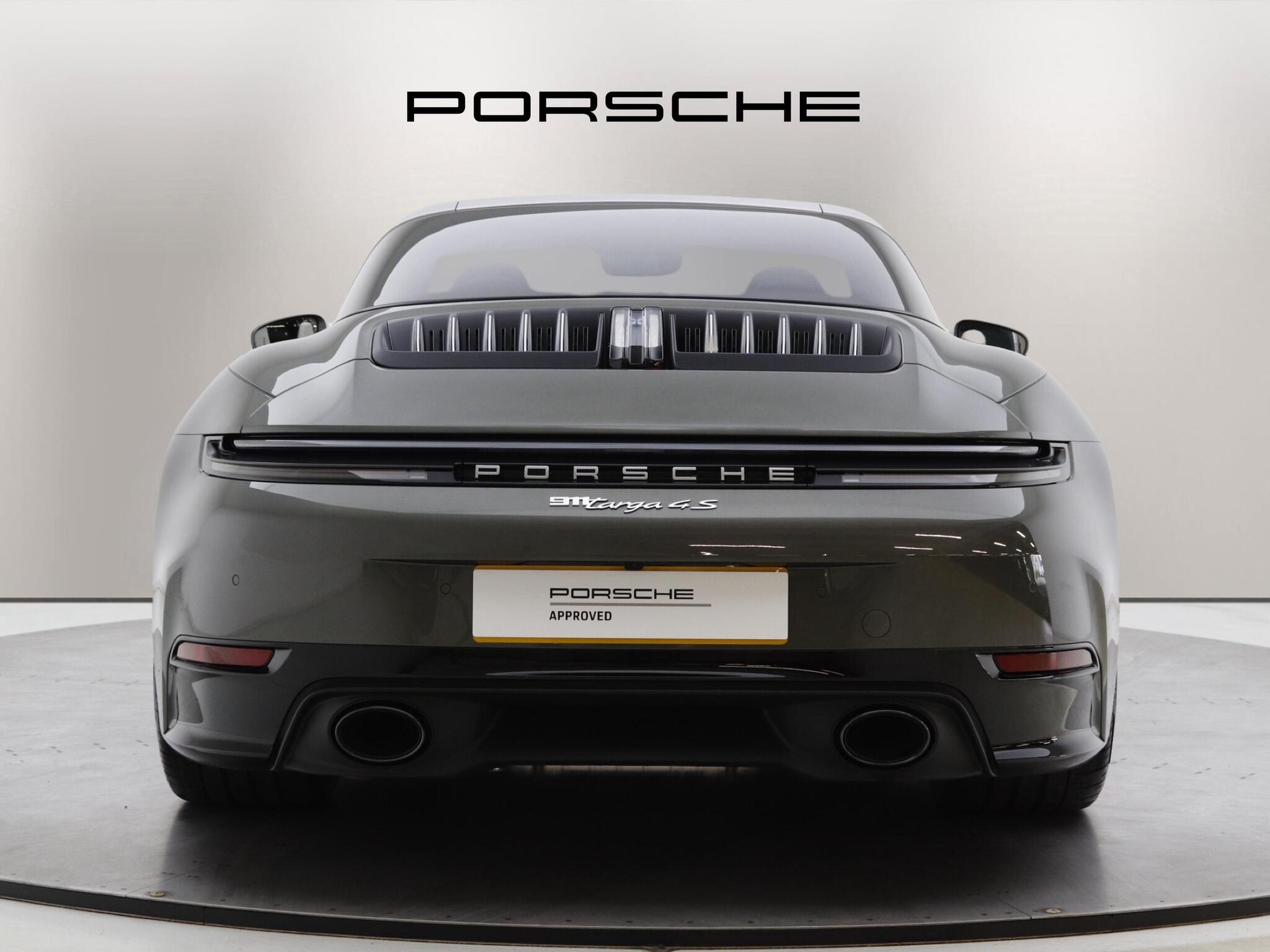Porsche 911 view 5