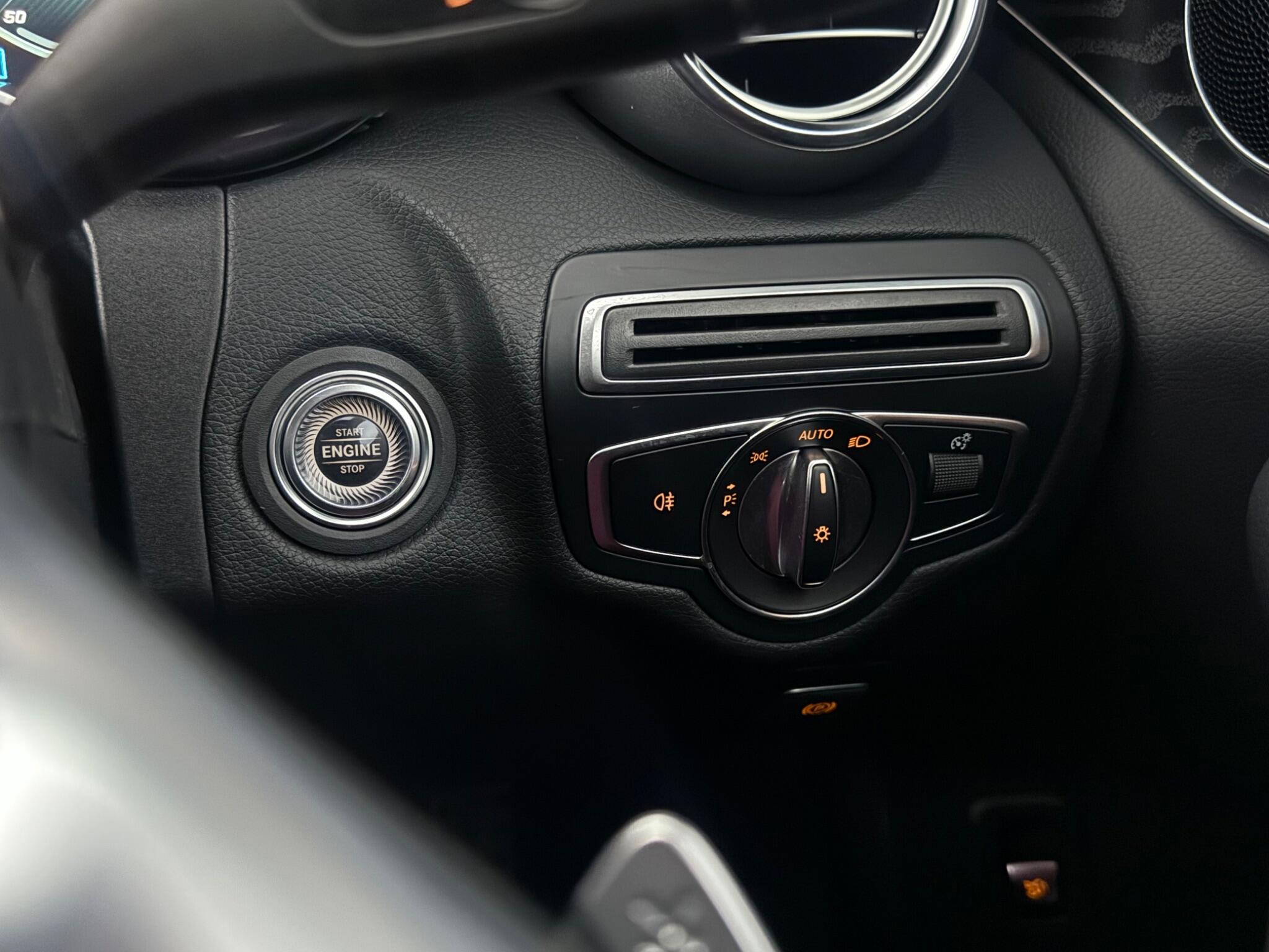 Mercedes-Benz C-Class view 19