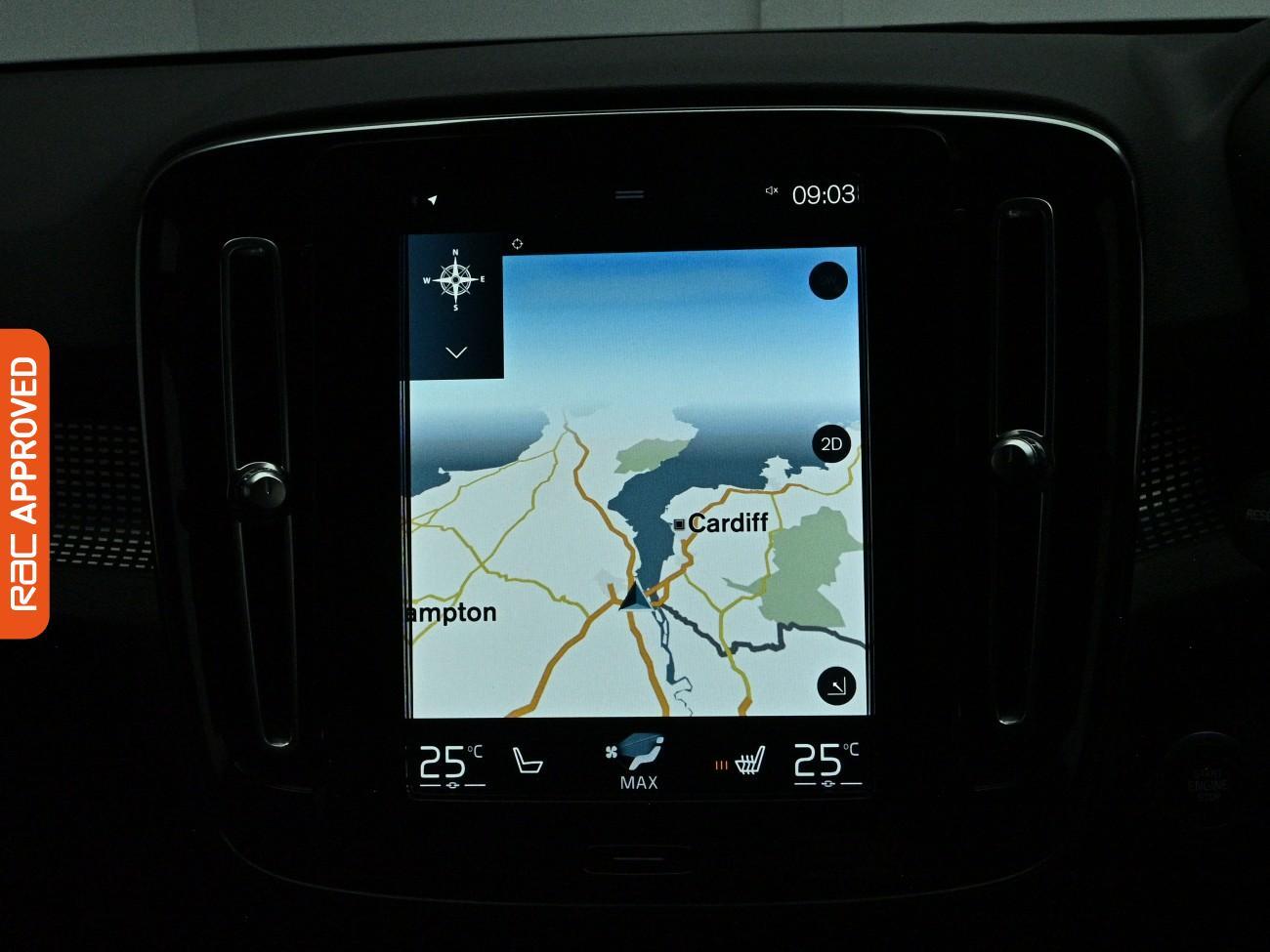 Volvo XC40 view 3