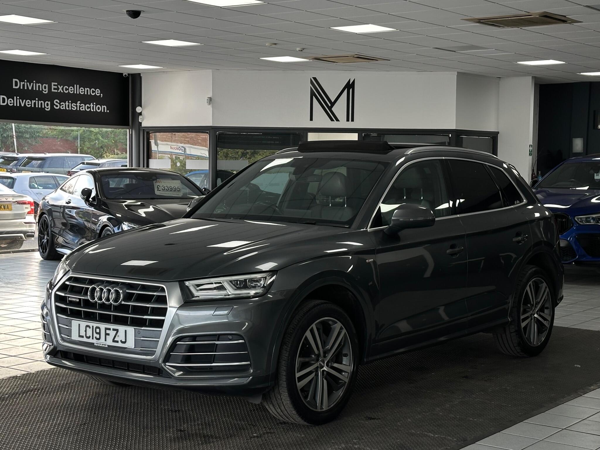 Audi Q5 view 8