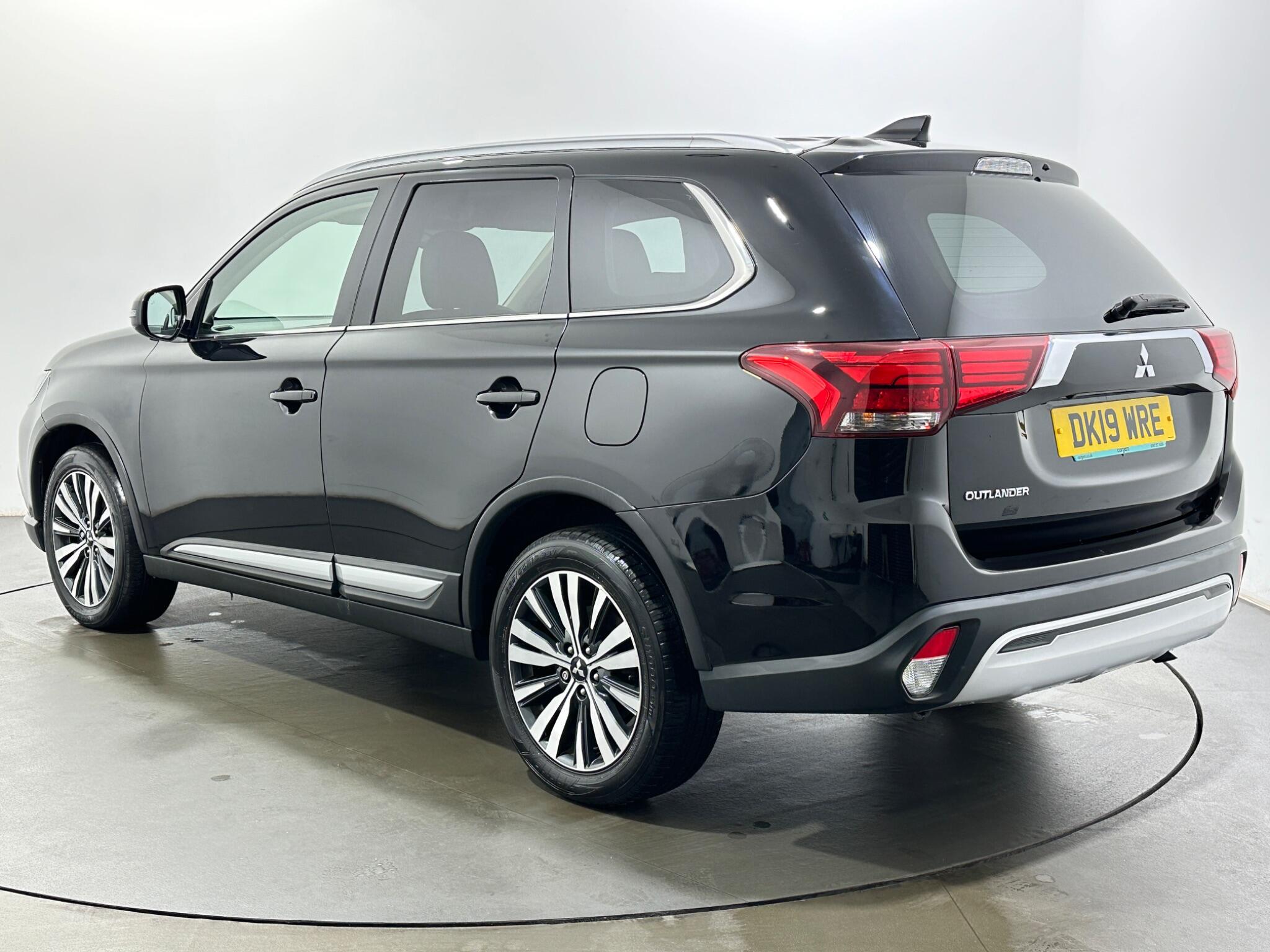 Mitsubishi Outlander view 6