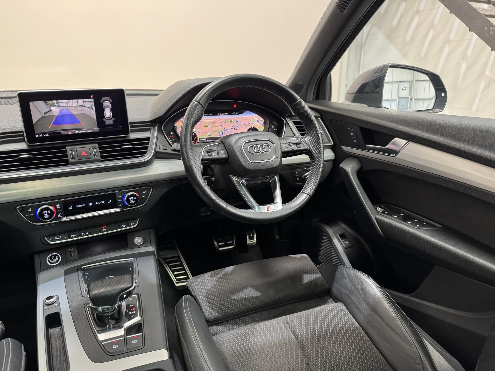 Audi Q5 view 22