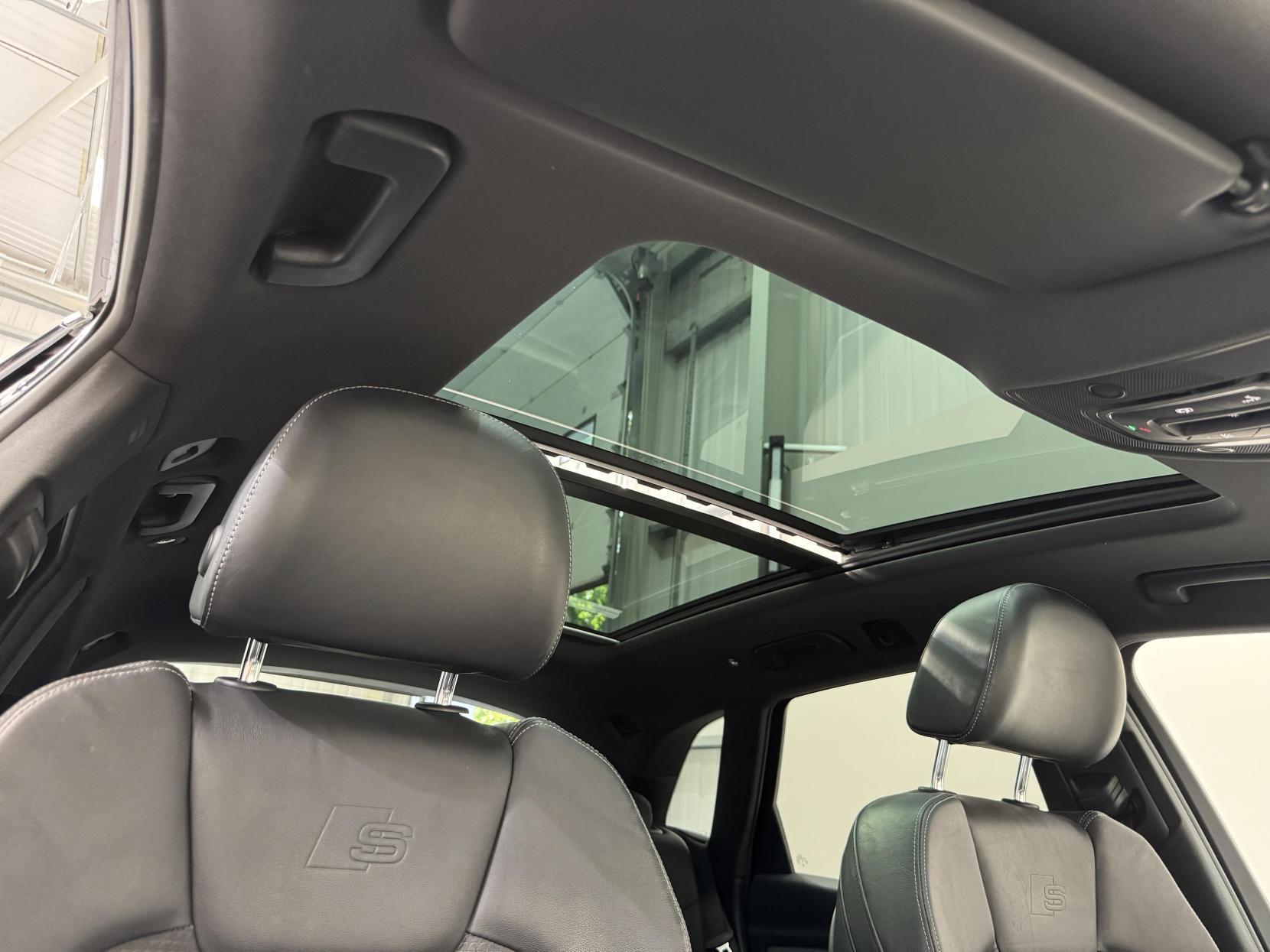 Audi Q5 view 24