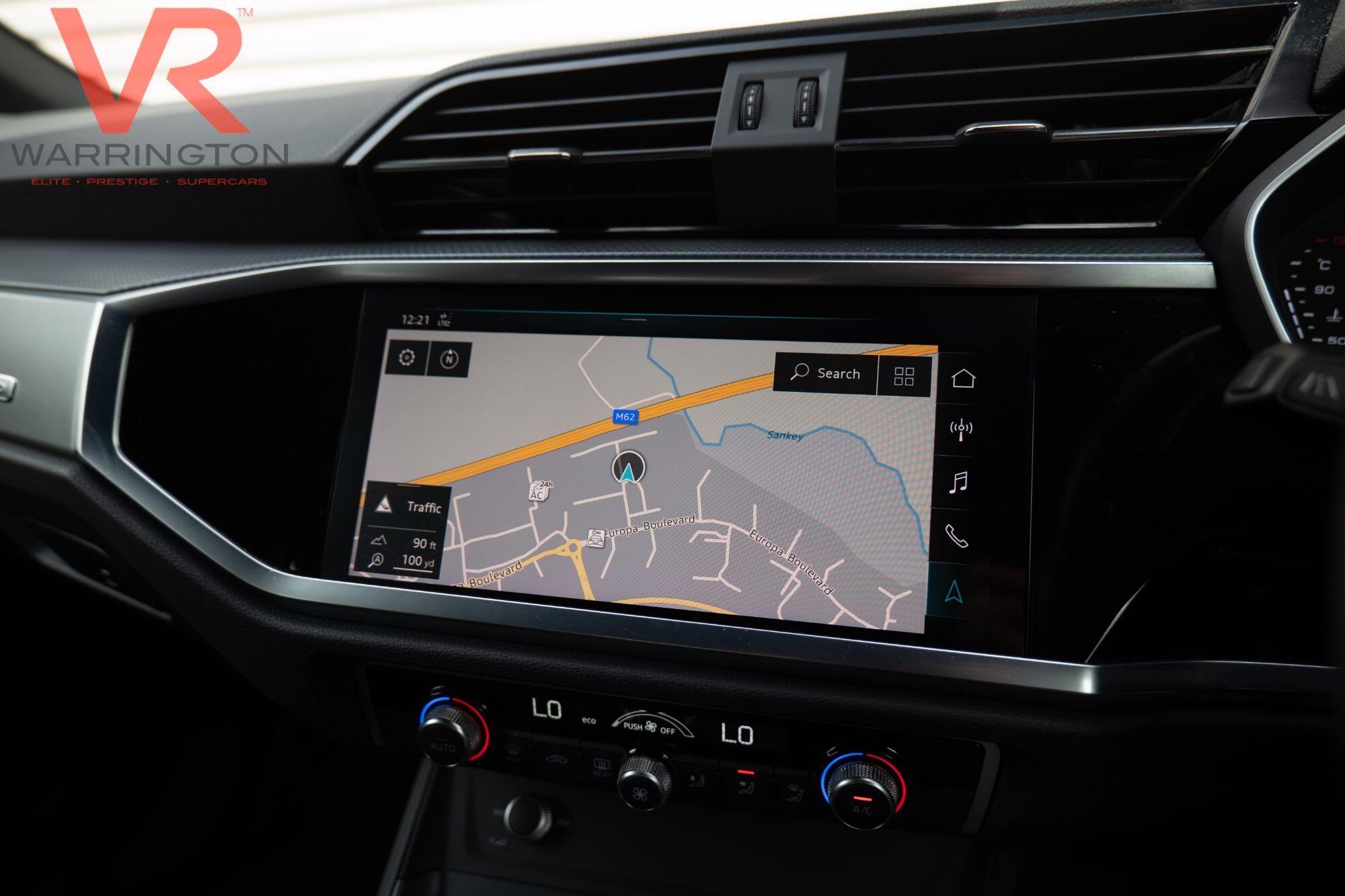 Audi Q3 view 32