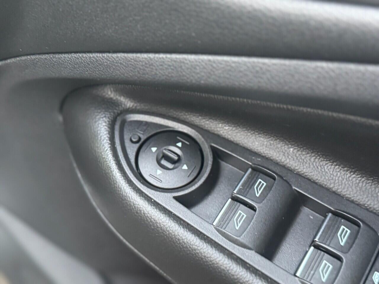 Ford Kuga view 25
