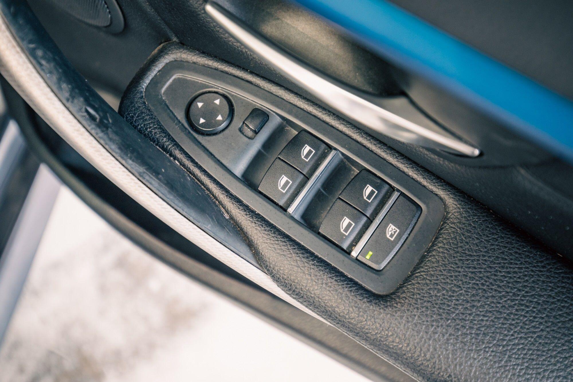 BMW 3 Series view 11