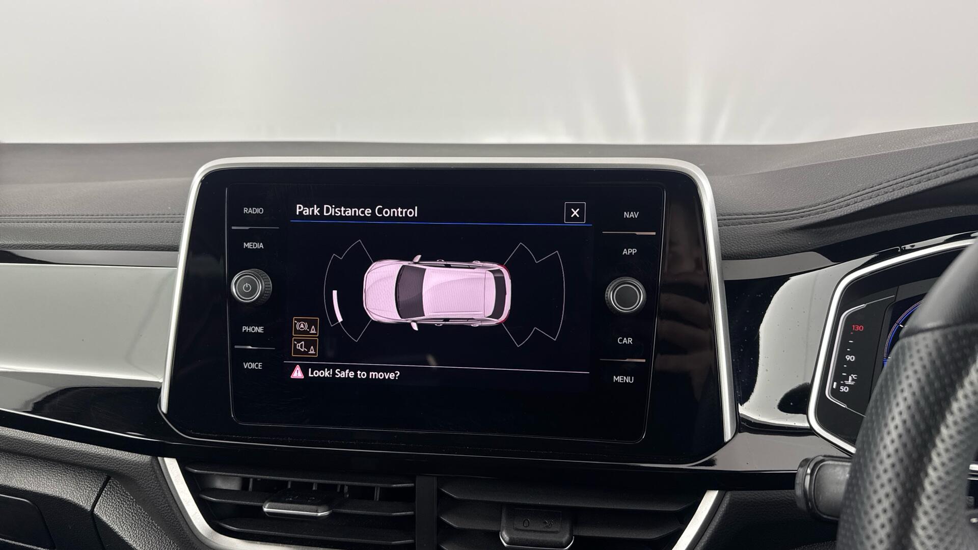 Volkswagen T-Roc view 33