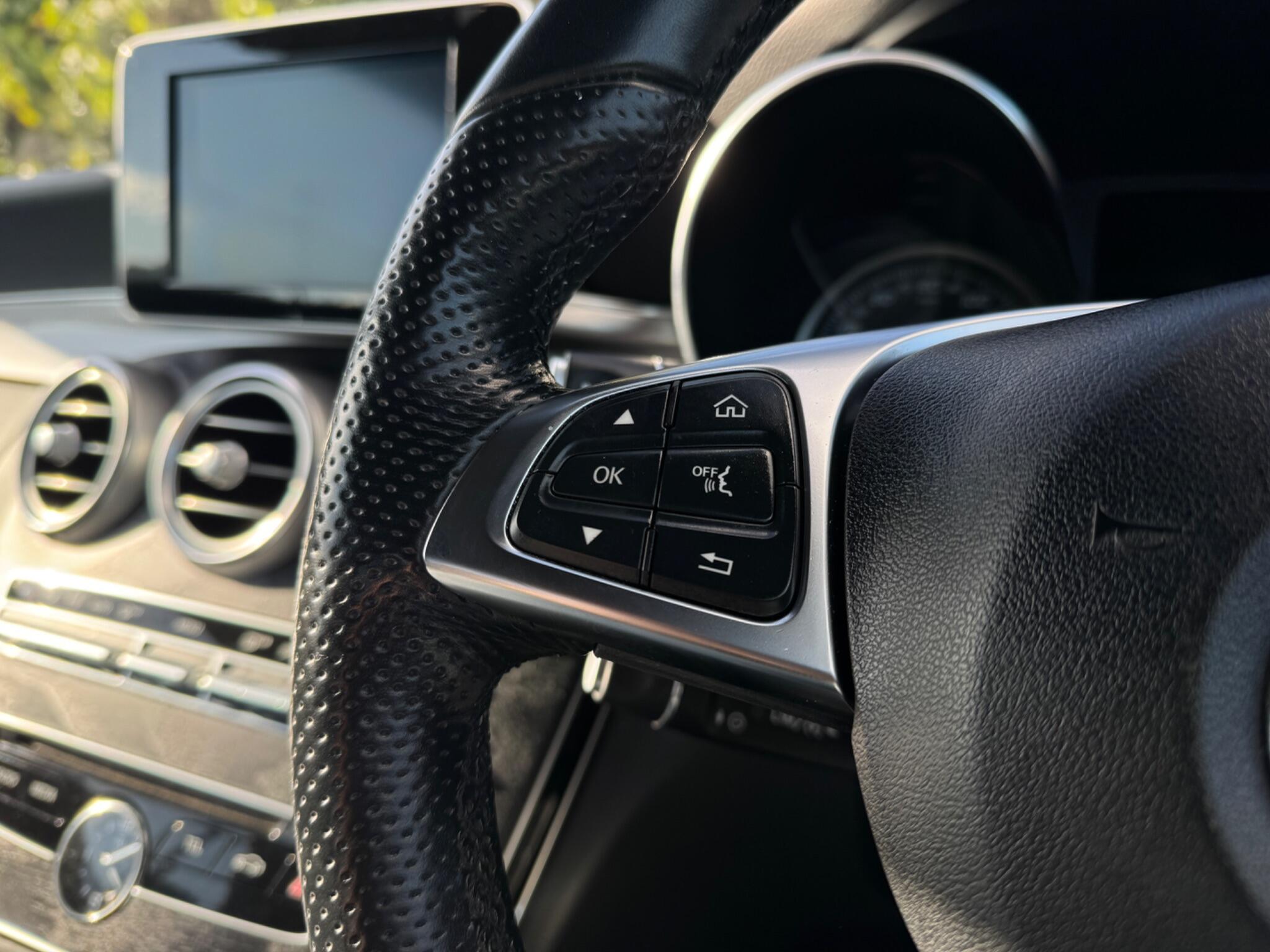Mercedes-Benz C-Class view 32