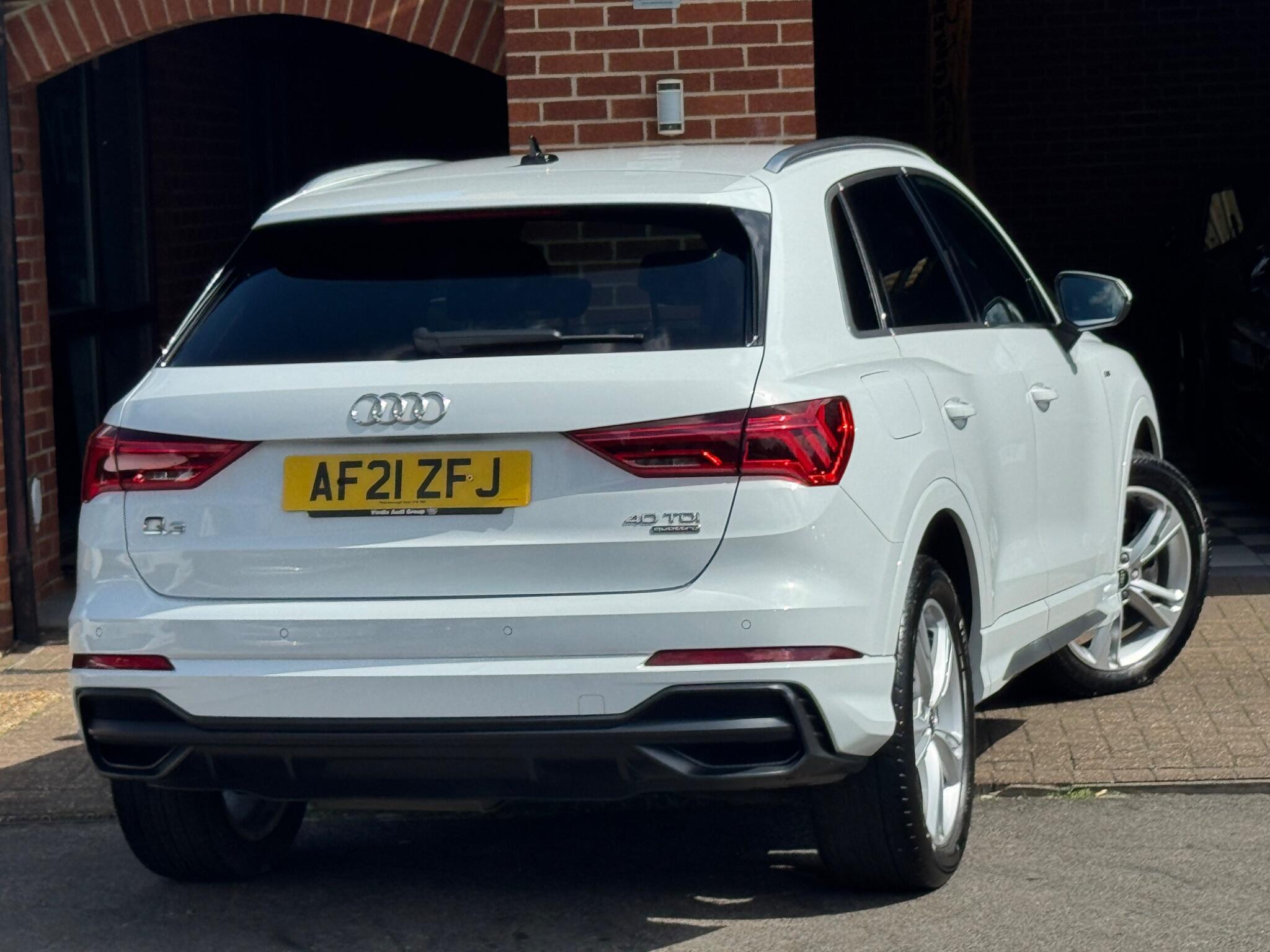 Audi Q3 view 4