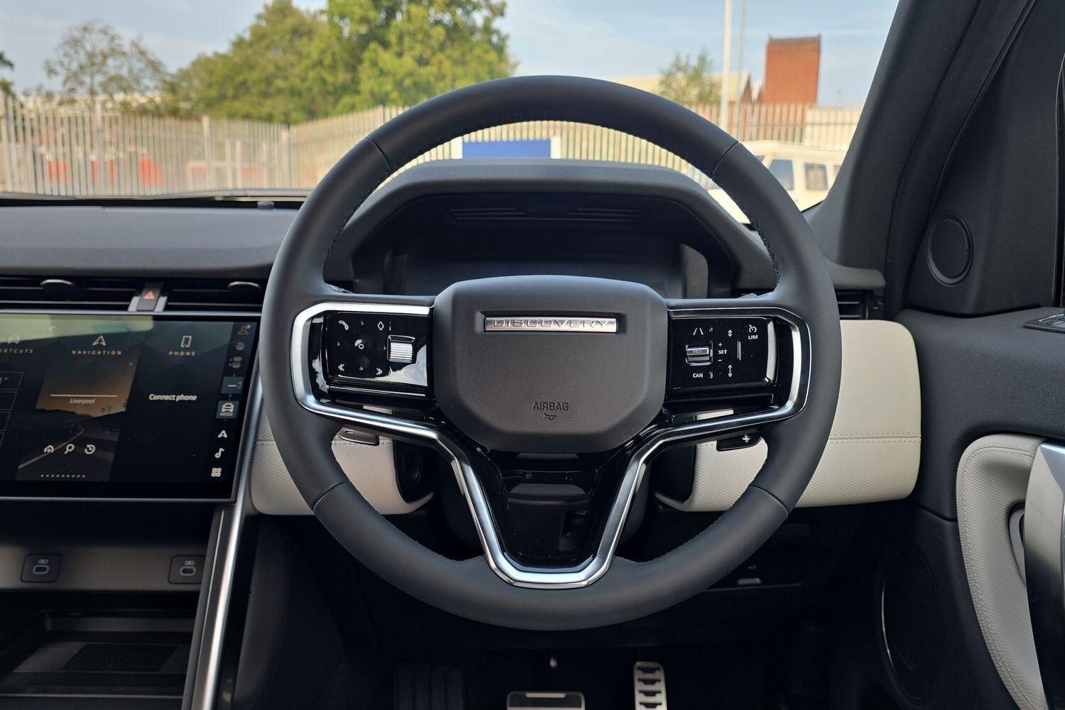 Land Rover Discovery Sport view 11