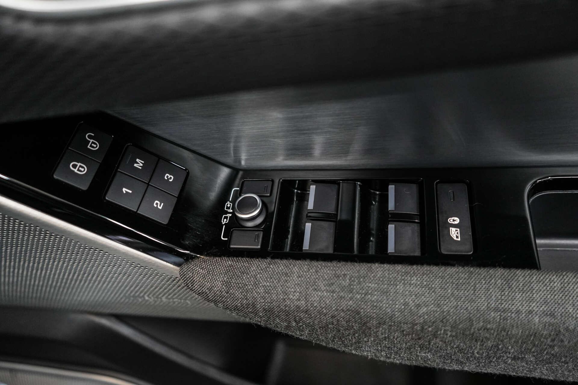 Land Rover Range Rover Velar view 26